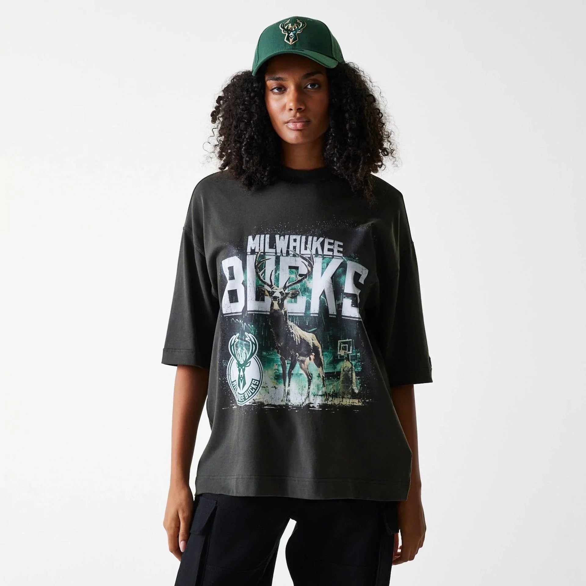 NEW ERA NBA WASHED GRAPHIC TEE MILWAUKEE BUCKS