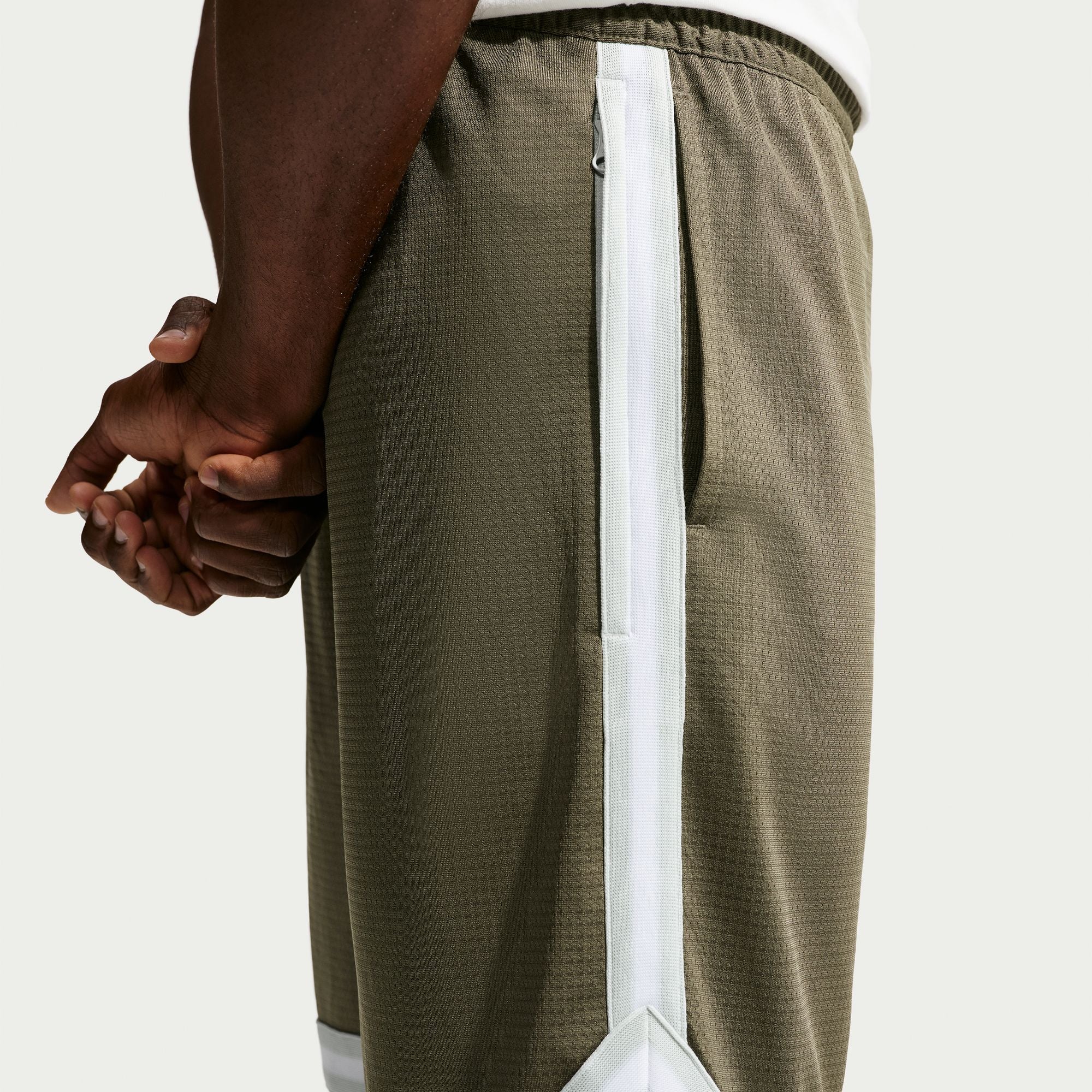 NIKE MENS DRI-FIT DNA 8" SHORT