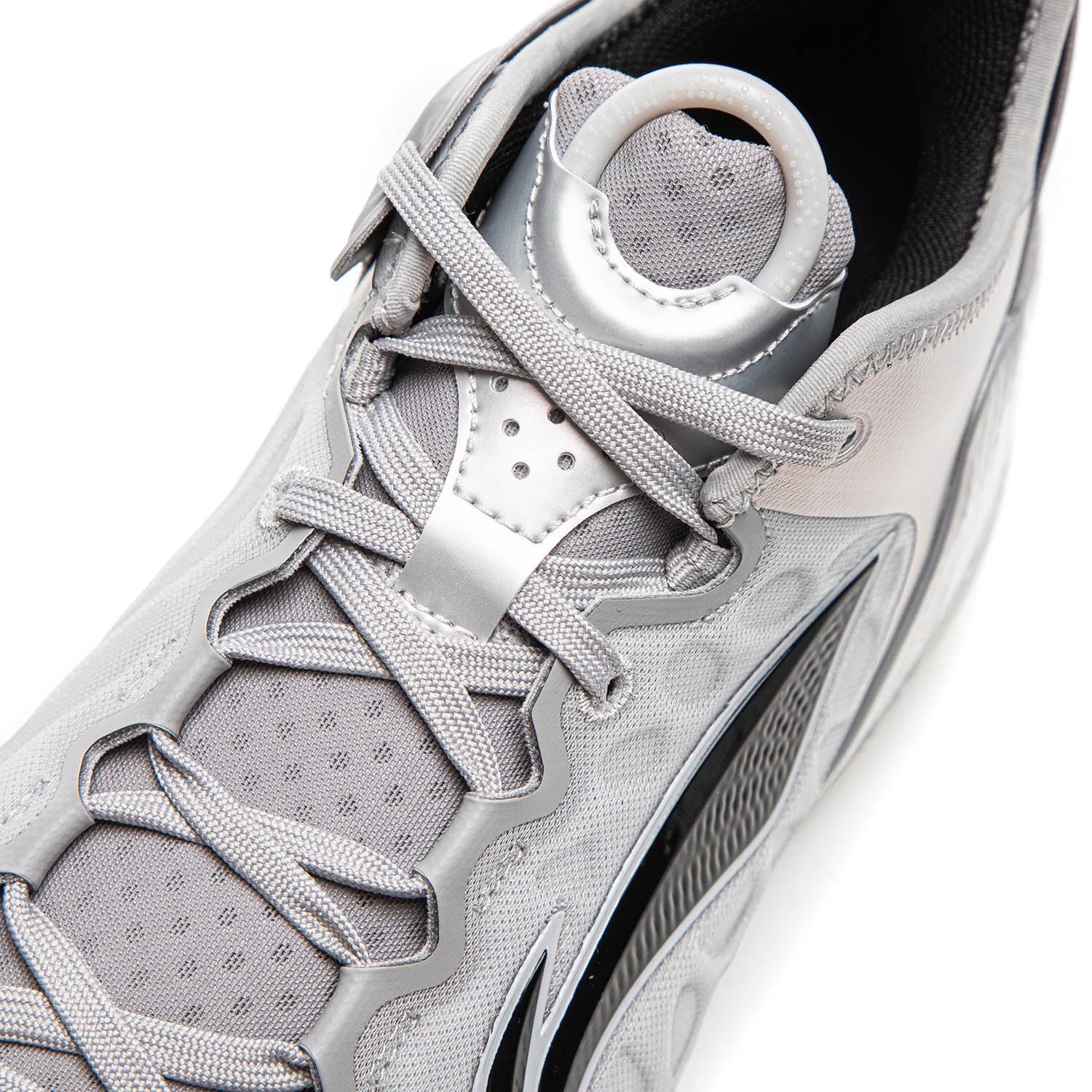 LI-NING YUSHUAI 19 V2- LIQUID SILVER