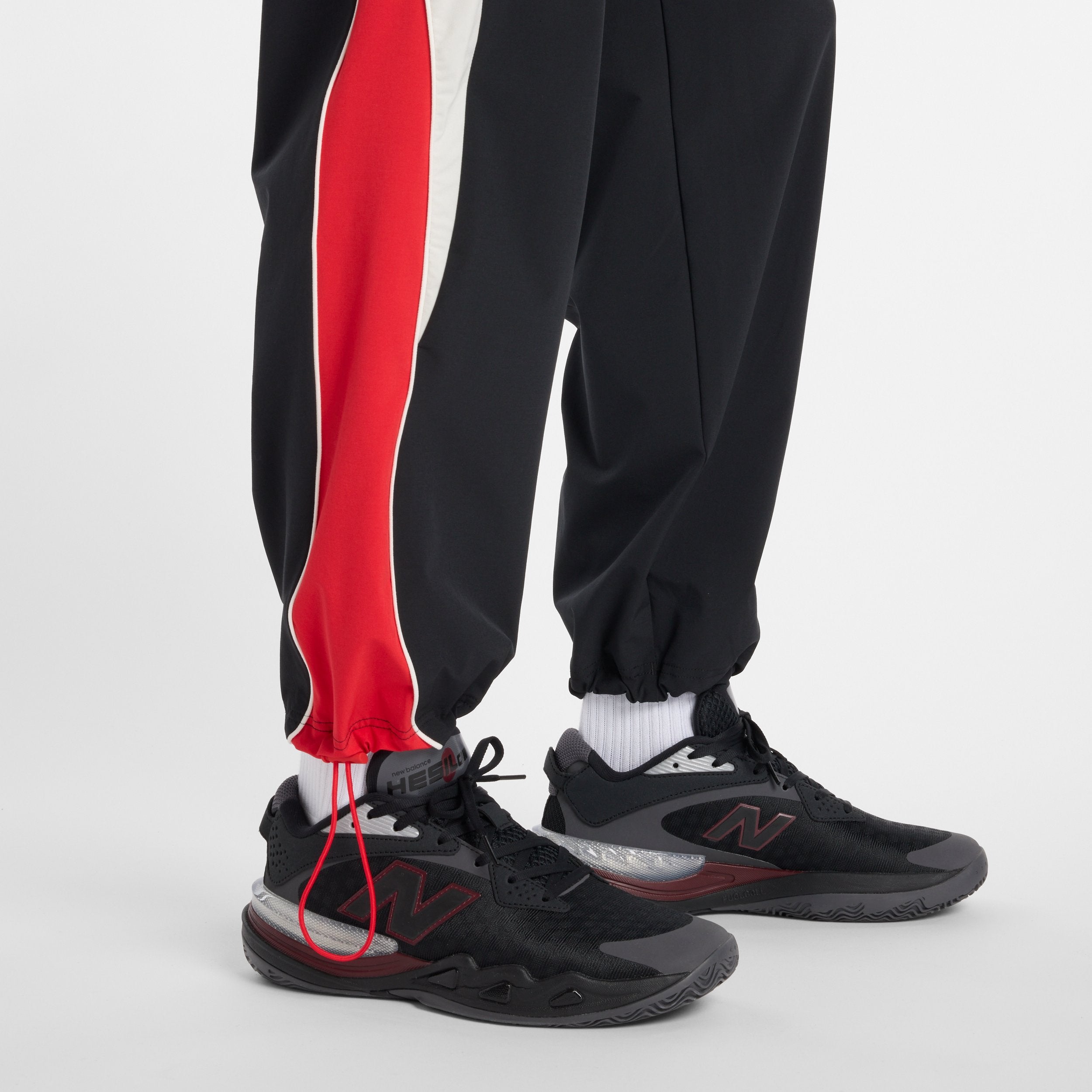 NEW BALANCE IN GAME WOVEN TRACK PANT