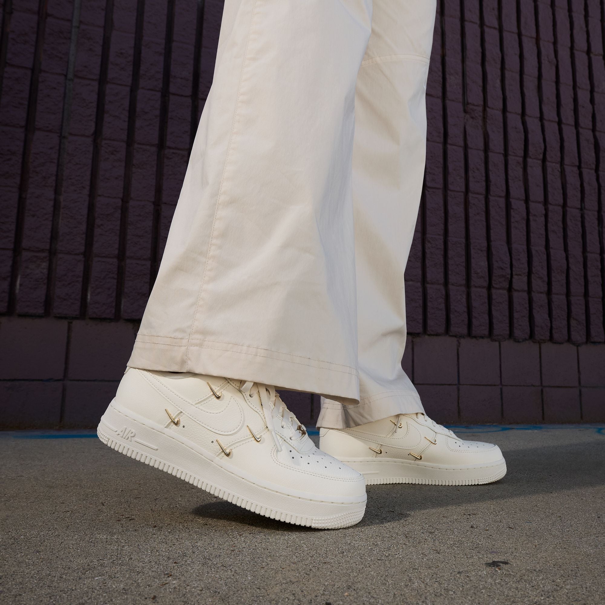 NIKE WMNS AIR FORCE 1 '07 LX