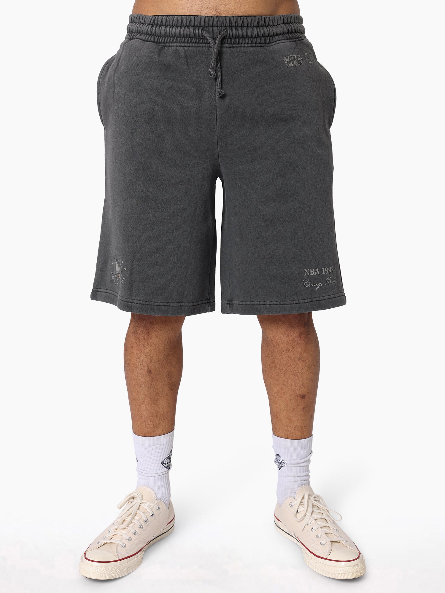 MITCHELL & NESS WORLDWIDE FLEECE JORTS BULLS