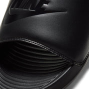 NIKE VICTORI ONE SLIDE