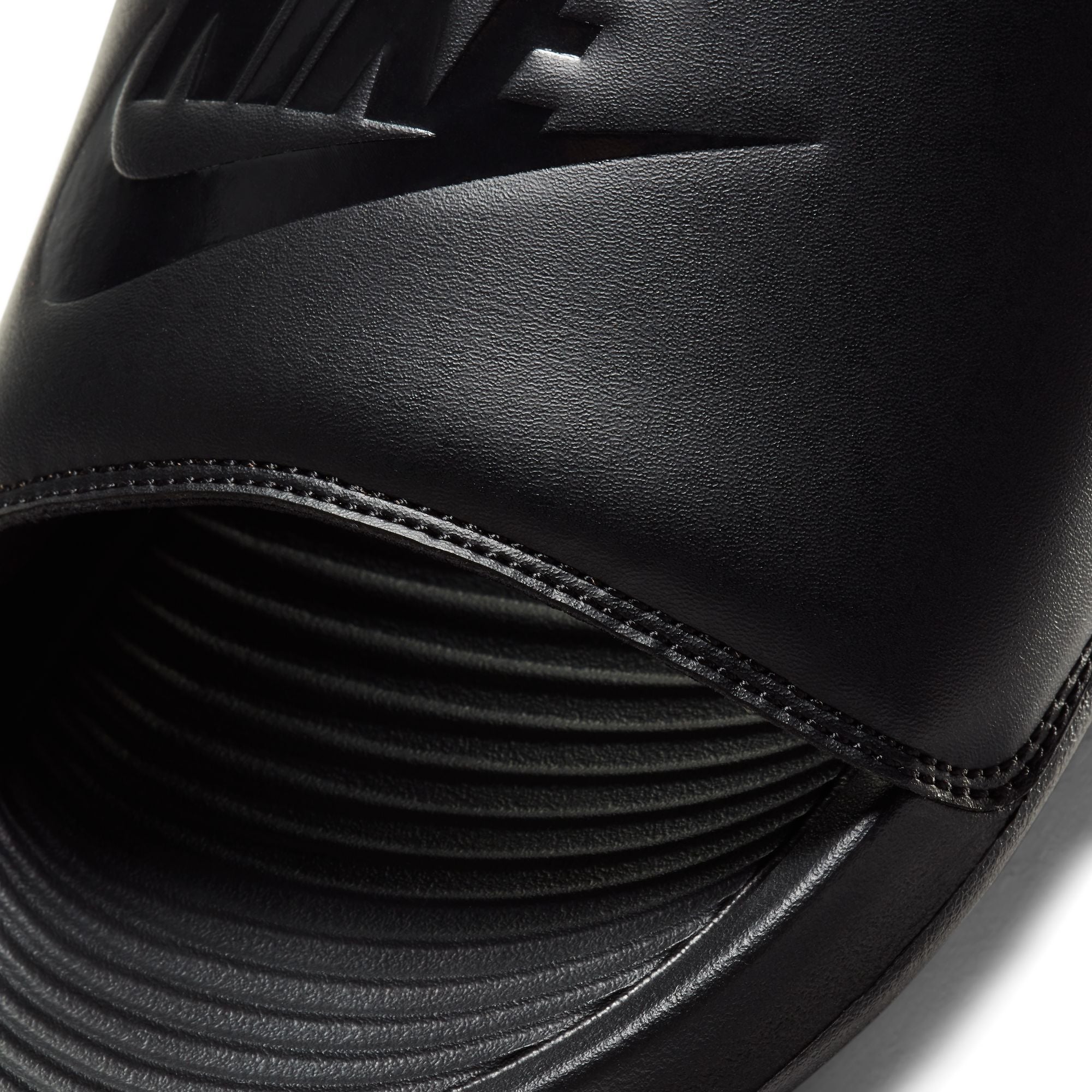 NIKE VICTORI ONE SLIDE