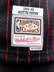 MITCHELL & NESS 95-96 CHICAGO BULLS ALTERNATE SWINGMAN JERSEY - PIPPEN