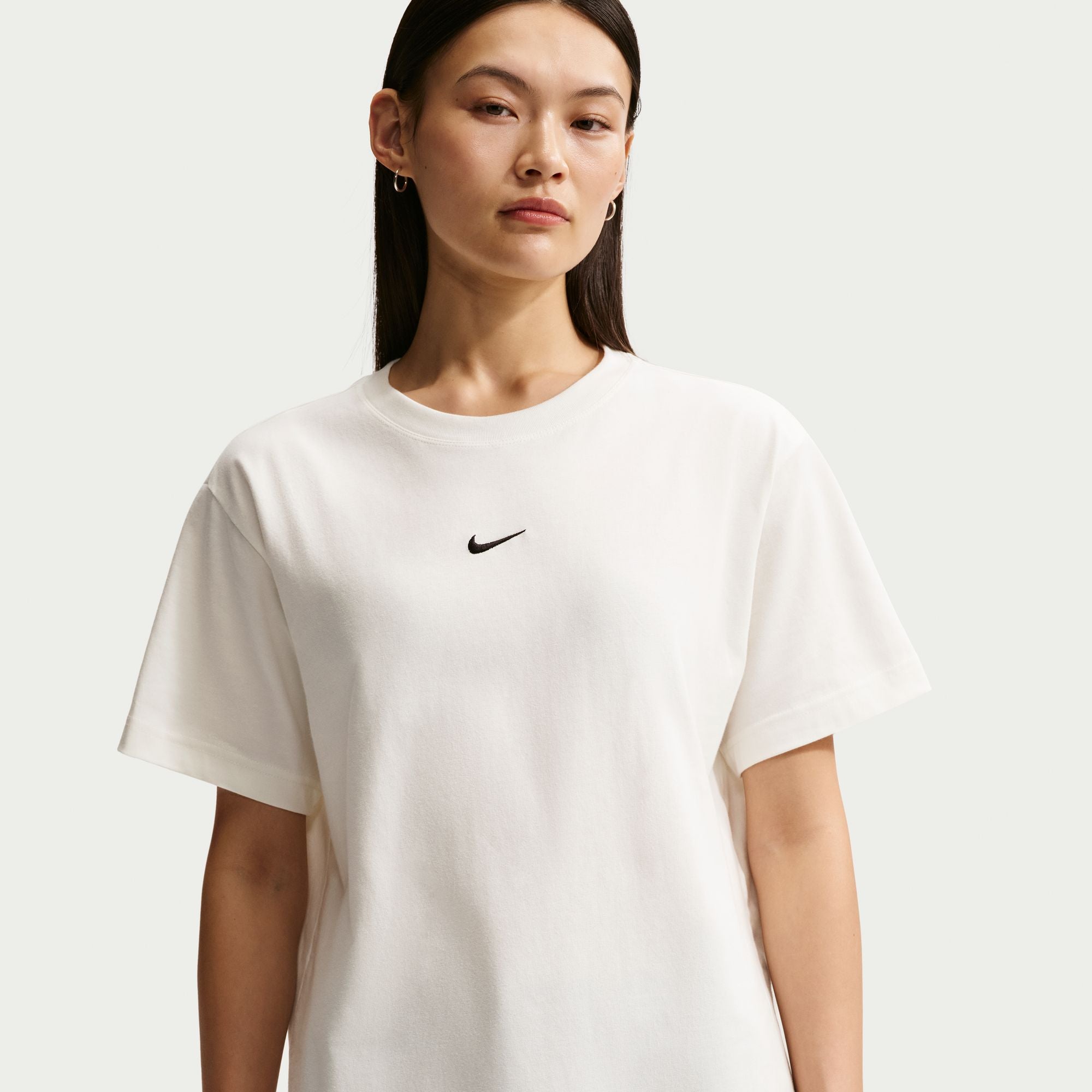 NIKE WOMENS CLASSIC SHORT SLEEVE TEE