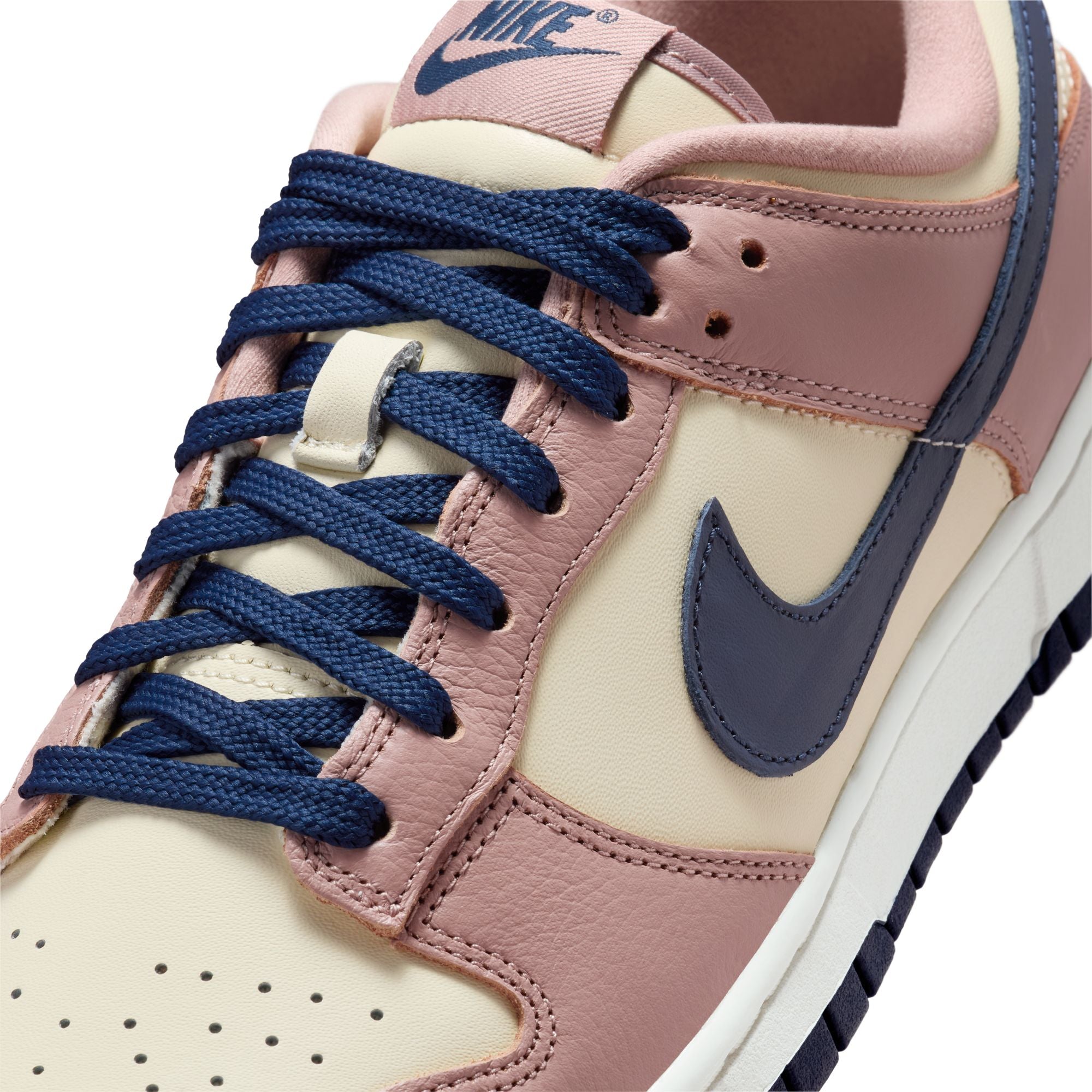 NIKE WOMENS DUNK LOW SE