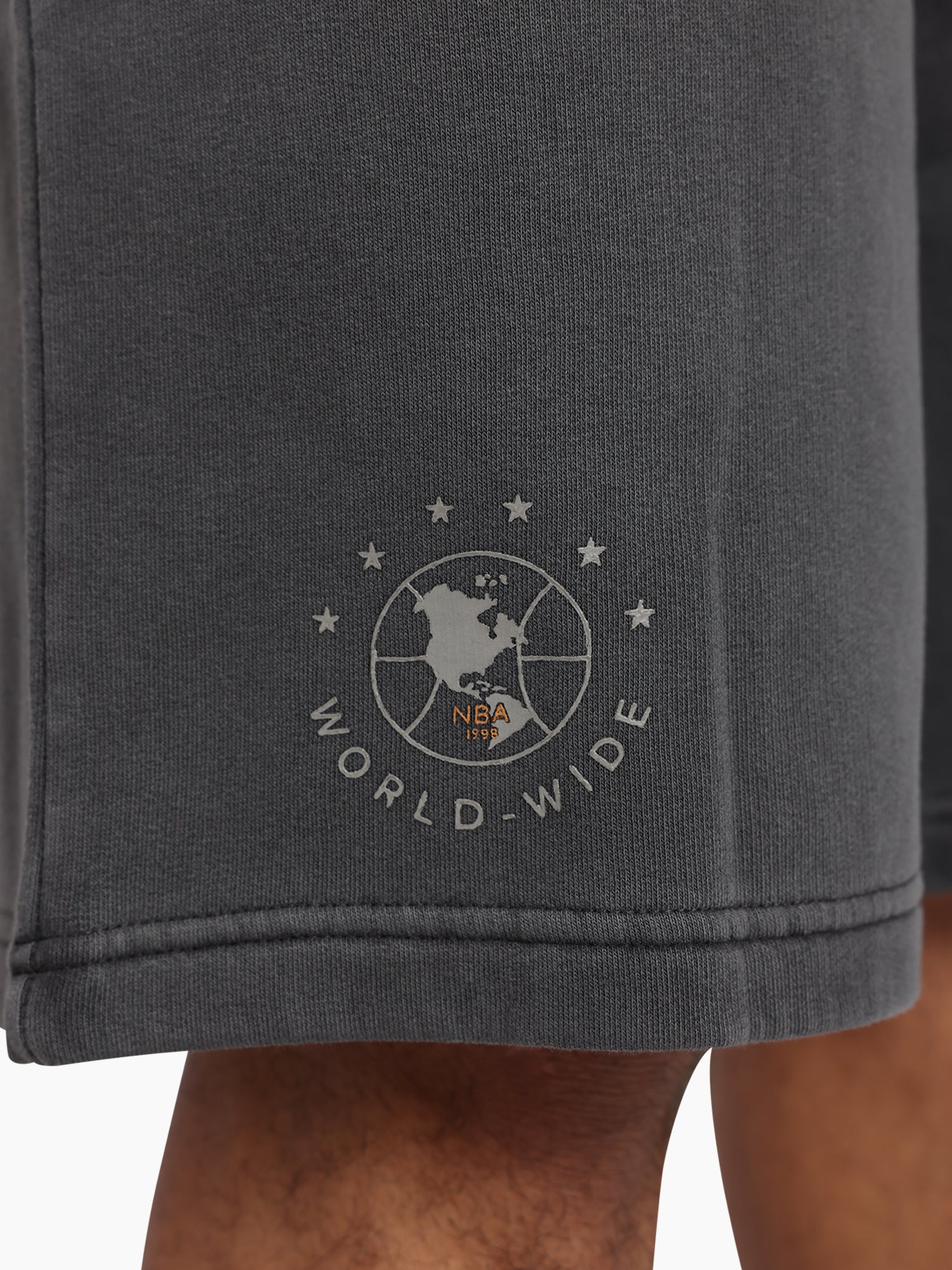 MITCHELL & NESS WORLDWIDE FLEECE JORTS BULLS