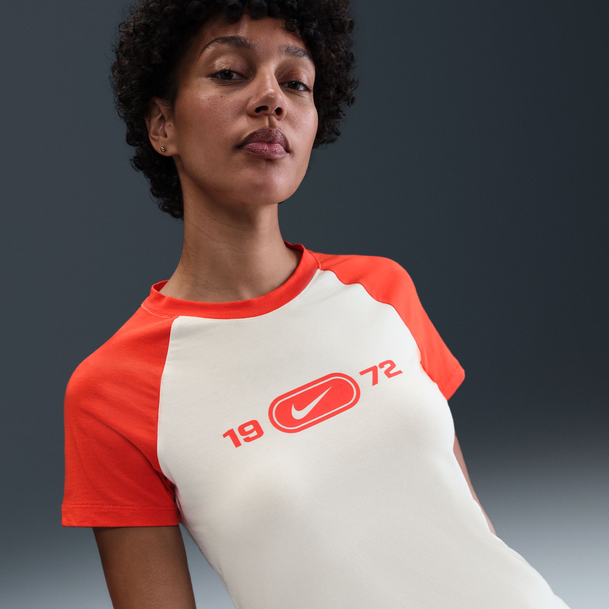NIKE WOMENS CHILL KNIT RAGLAN TEE