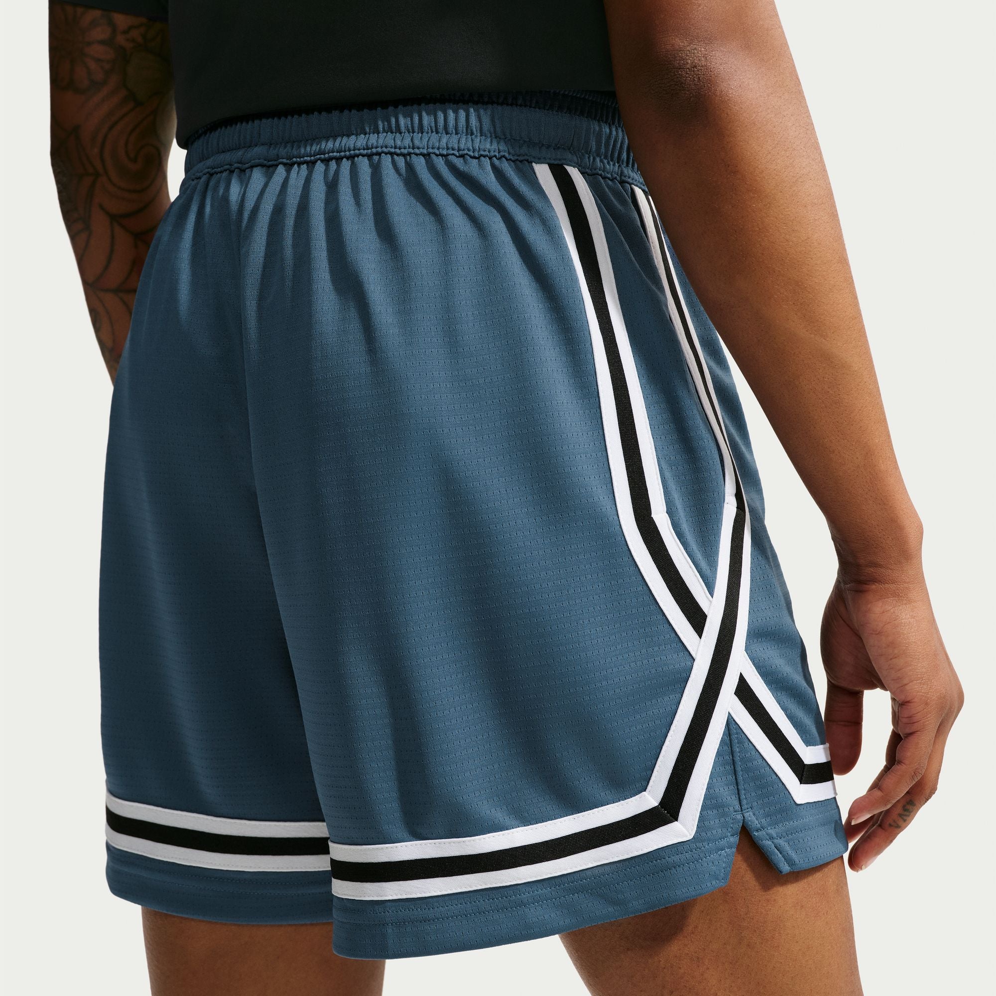 NIKE WOMENS DRI-FIT CROSSOVER 5" SHORT