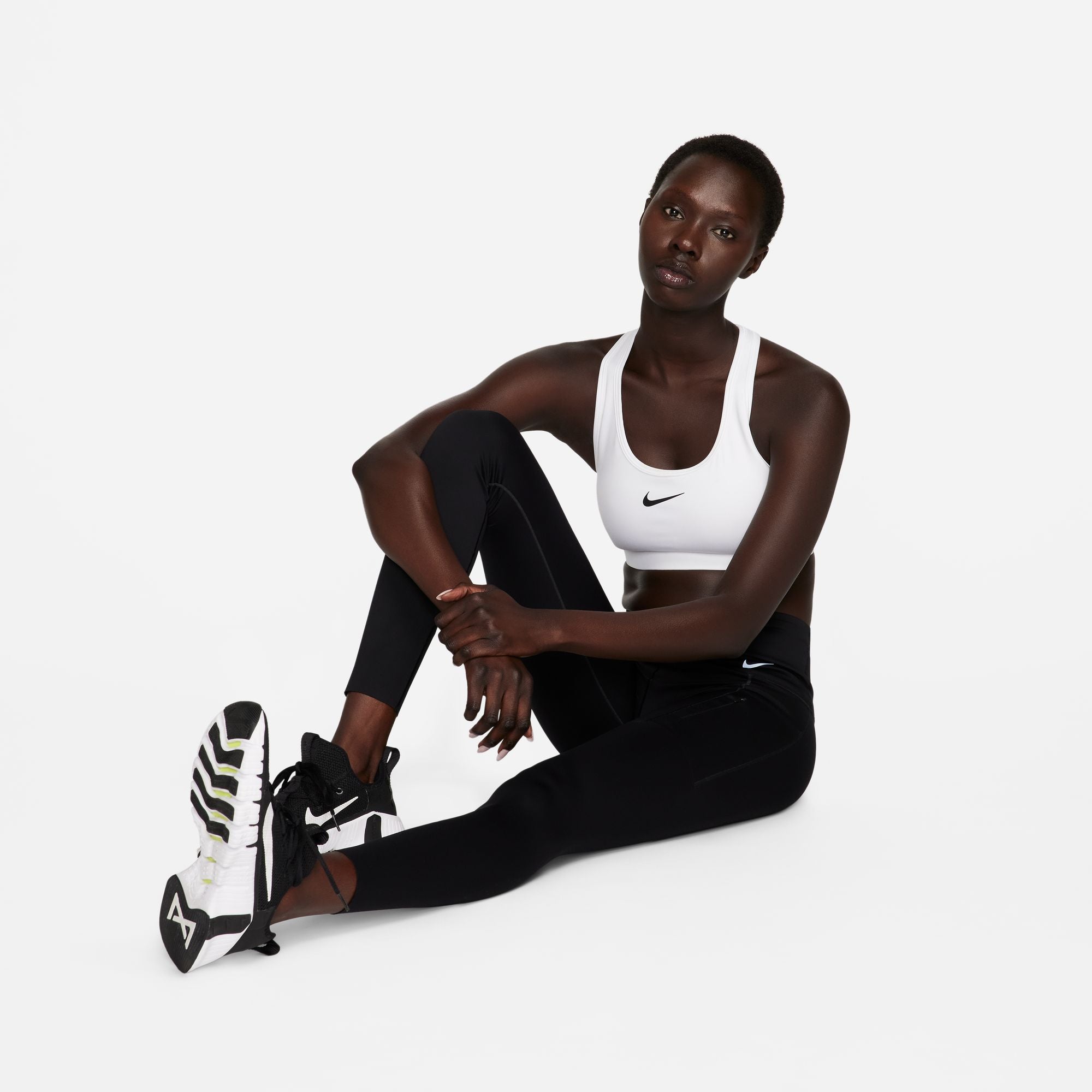 NIKE WOMENS SWOOSH MEDIUM SUPPORT BRA