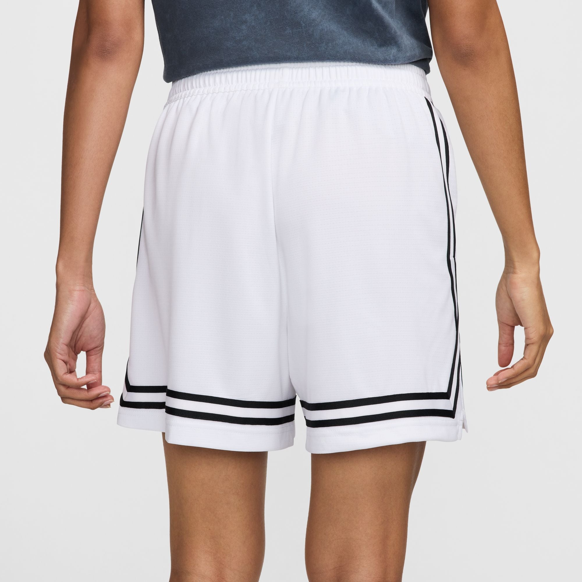NIKE WOMENS DRI-FIT CROSSOVER 5" SHORT