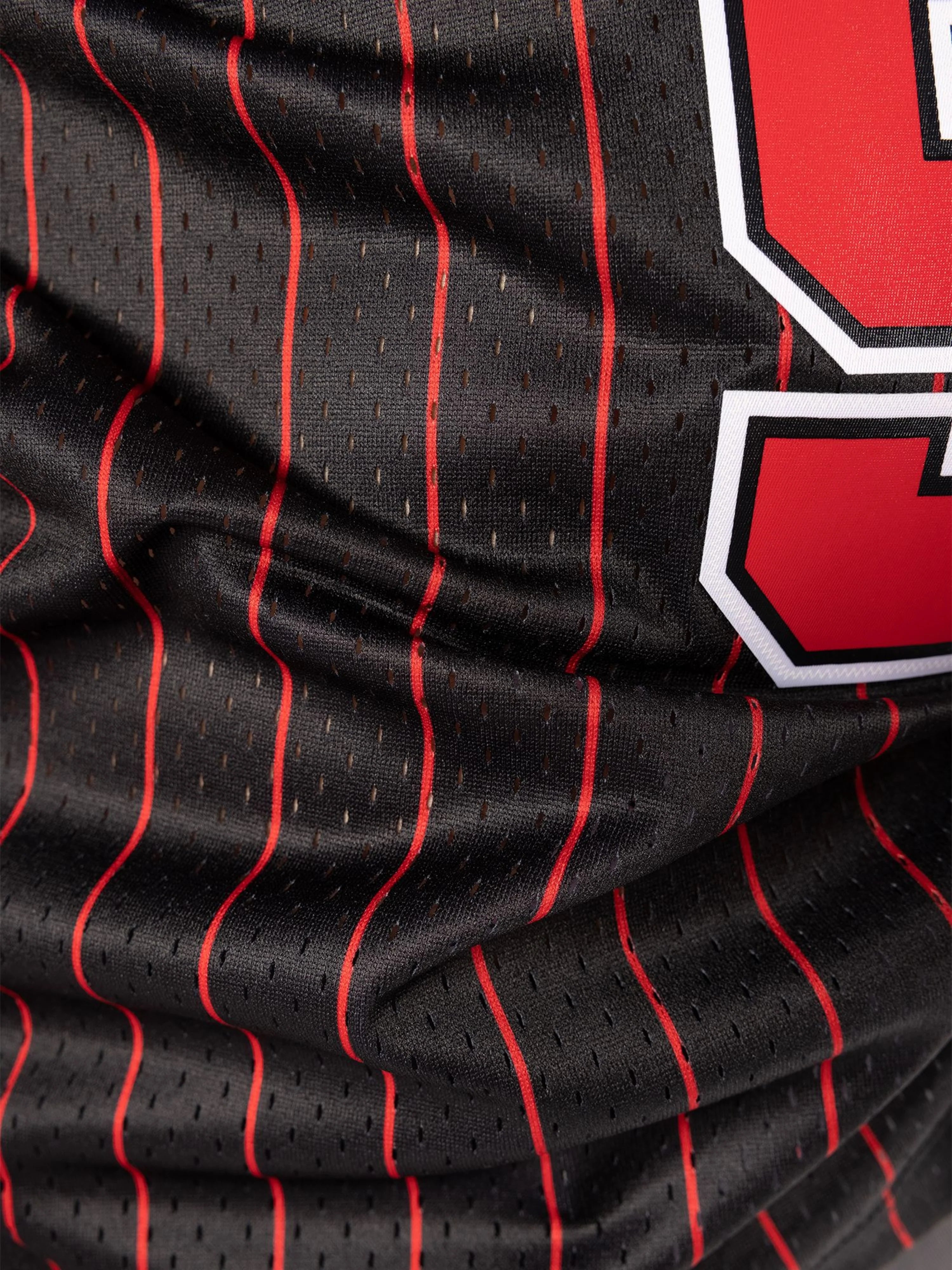 MITCHELL & NESS 1995-96 BULLS ALTERNATE SWINGMAN JERSEY - DENNIS RODMAN