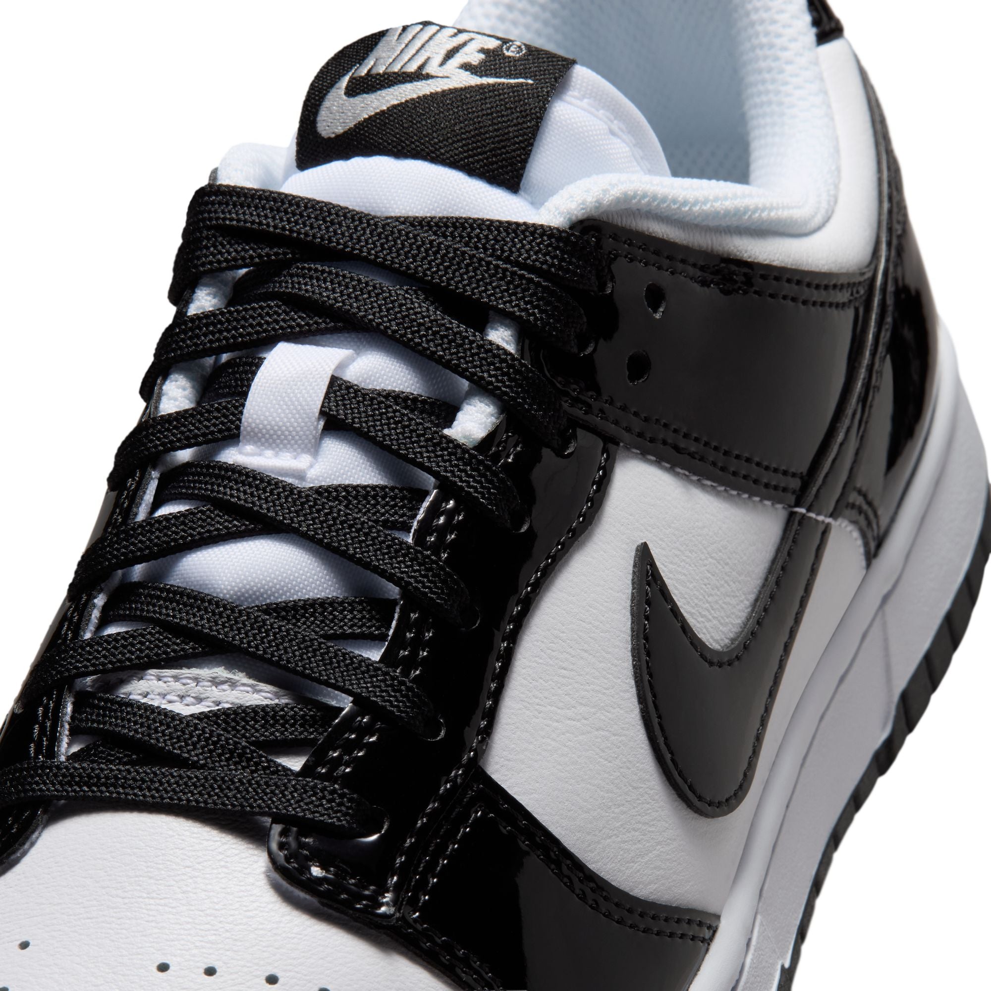 NIKE WOMENS DUNK LOW SE STREET1