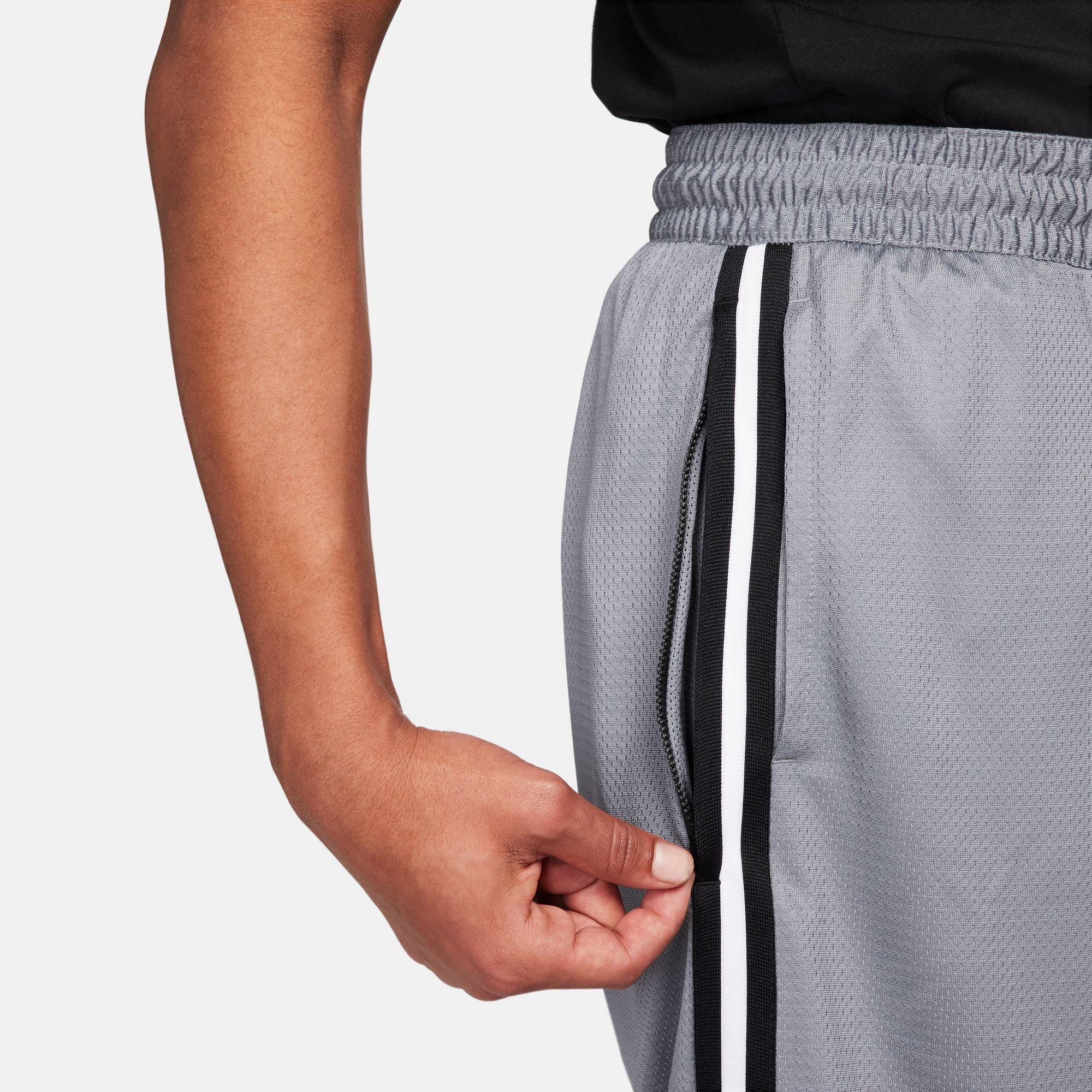 NIKE MENS DRI-FIT DNA 8" SHORT