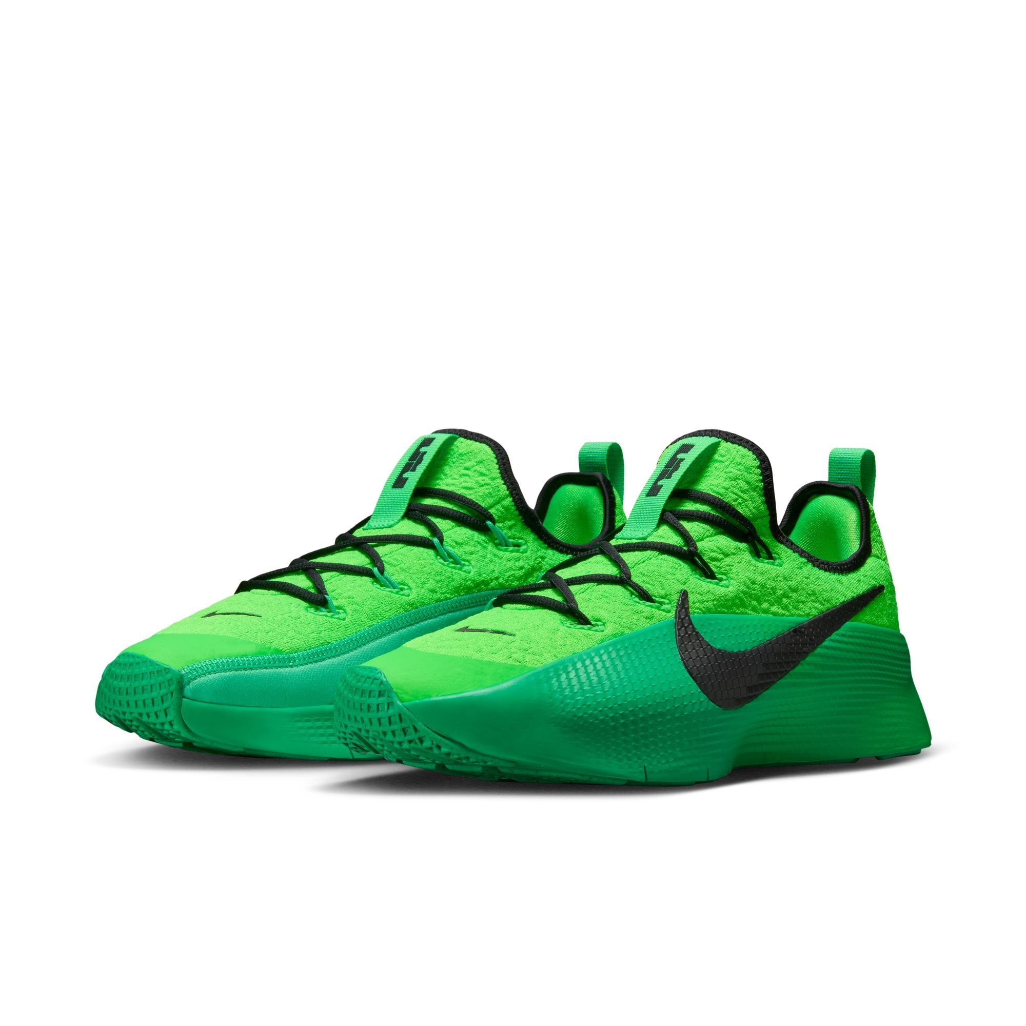 NIKE LEBRON TR 1
