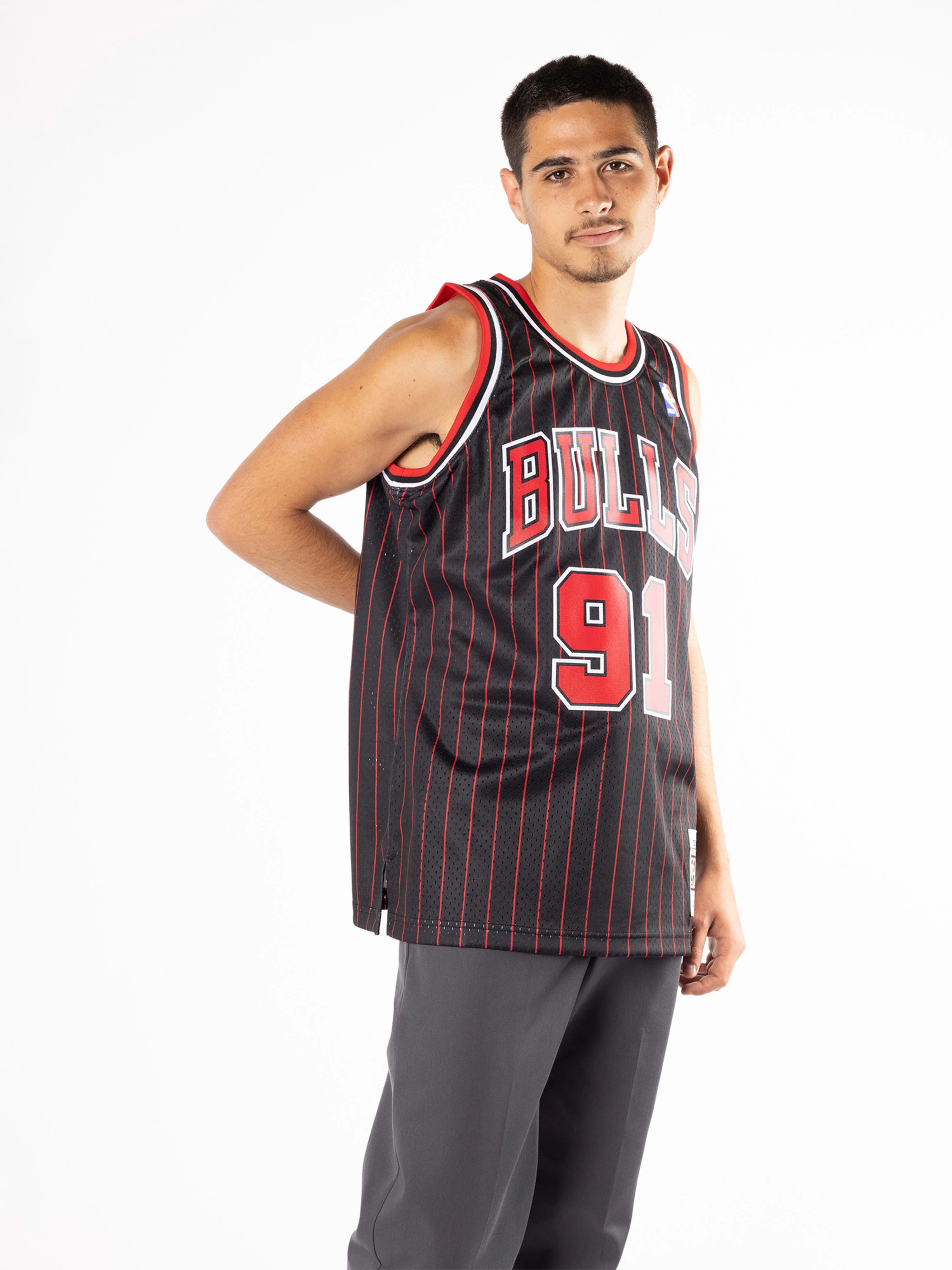 MITCHELL & NESS 1995-96 BULLS ALTERNATE SWINGMAN JERSEY - DENNIS RODMAN