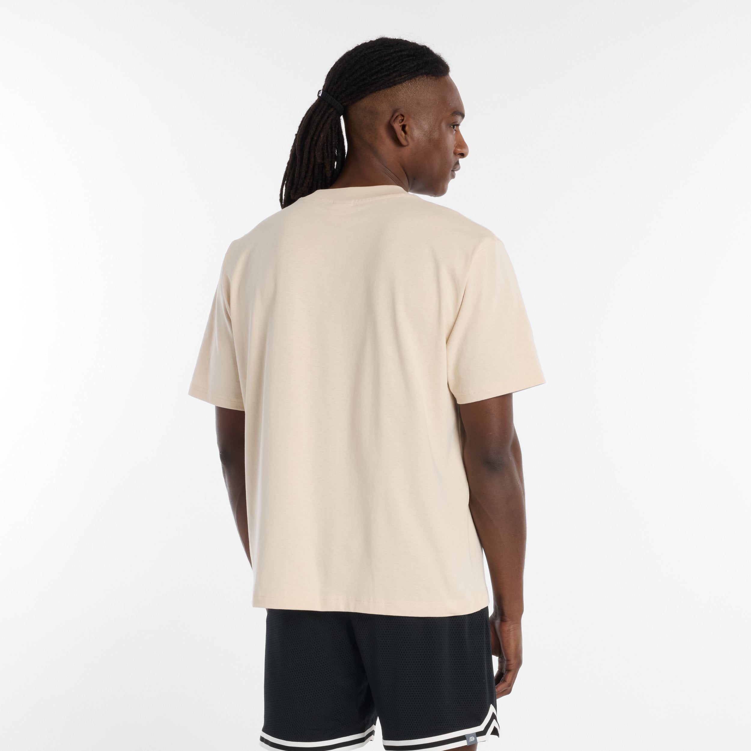 NEW BALANCE HOOPS PLAYER GRAPHIC T-SHIRT