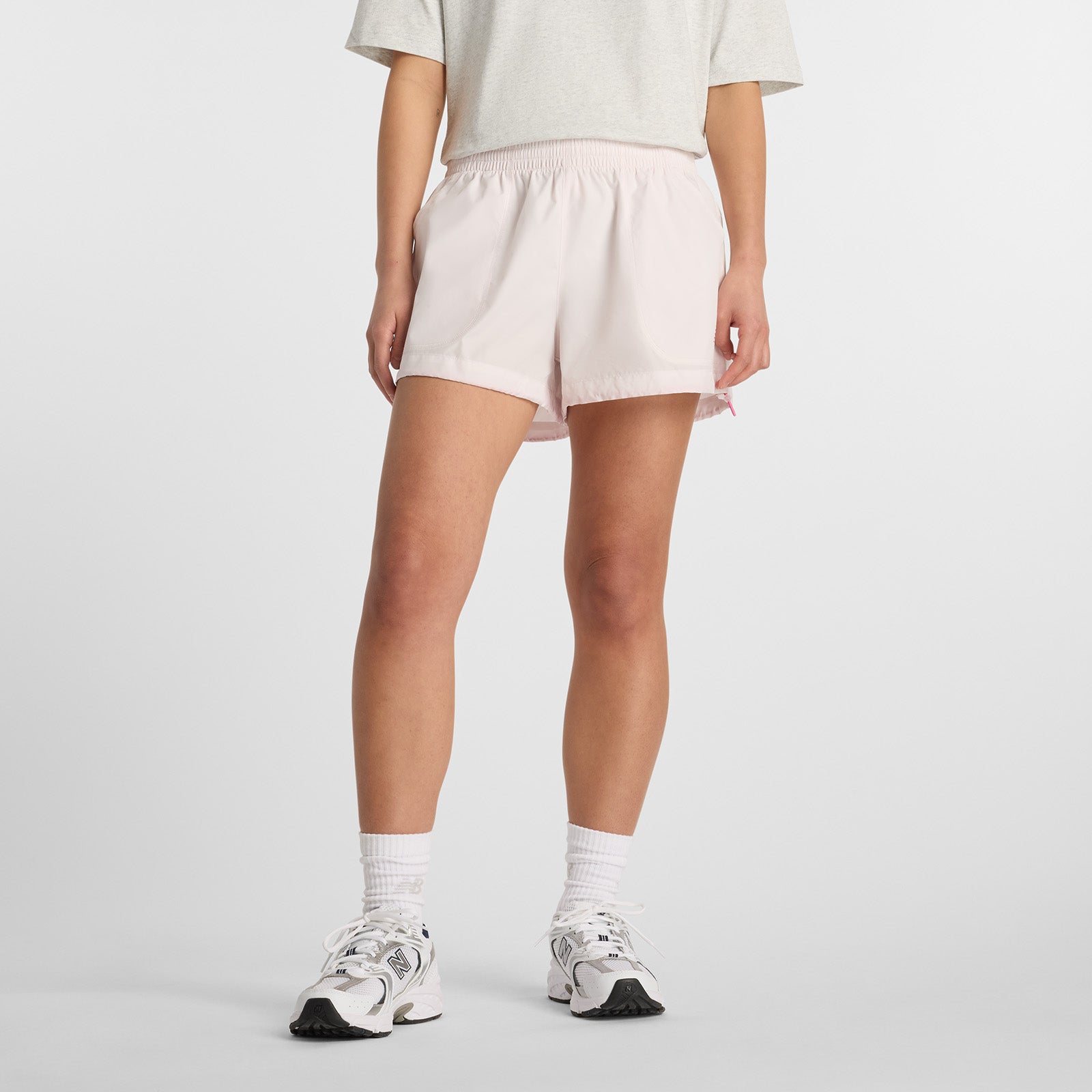 NEW BALANCE WOMENS TRACKSIDE WOVEN SHORT