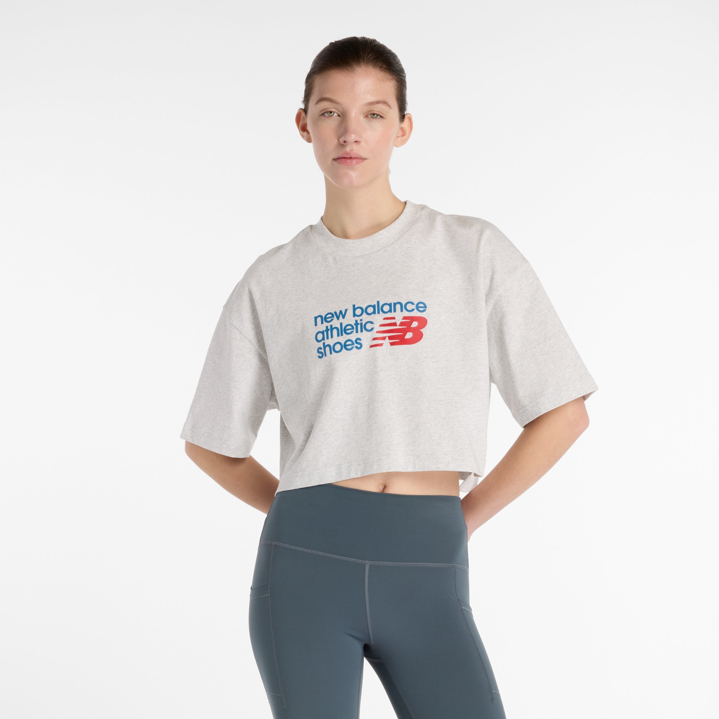 NEW BALANCE ATHLETICS PREMIUM CHEST LOGO CROPPED T-SHIRT- AHH