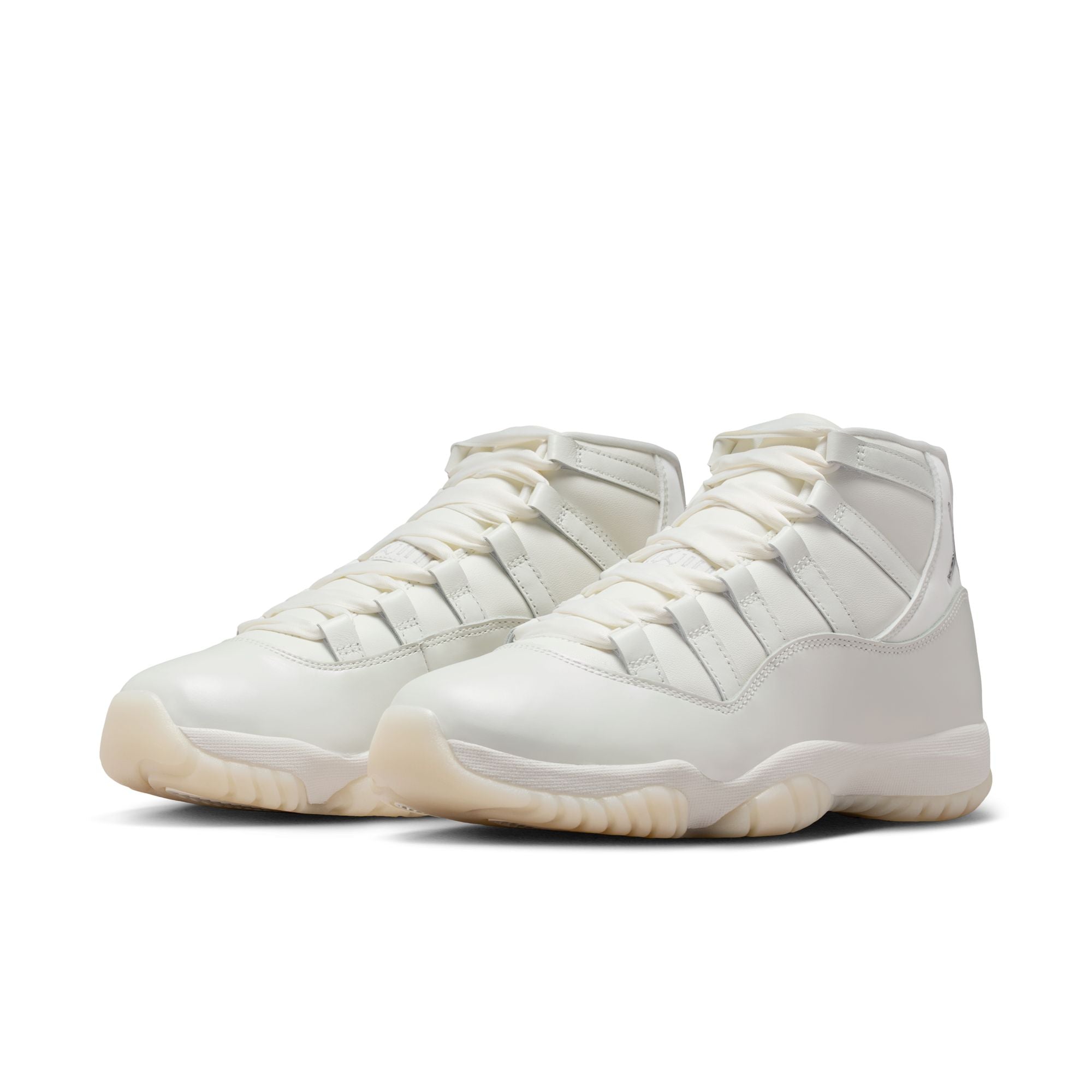 AIR JORDAN WOMENS 11 RETRO "PEARL"