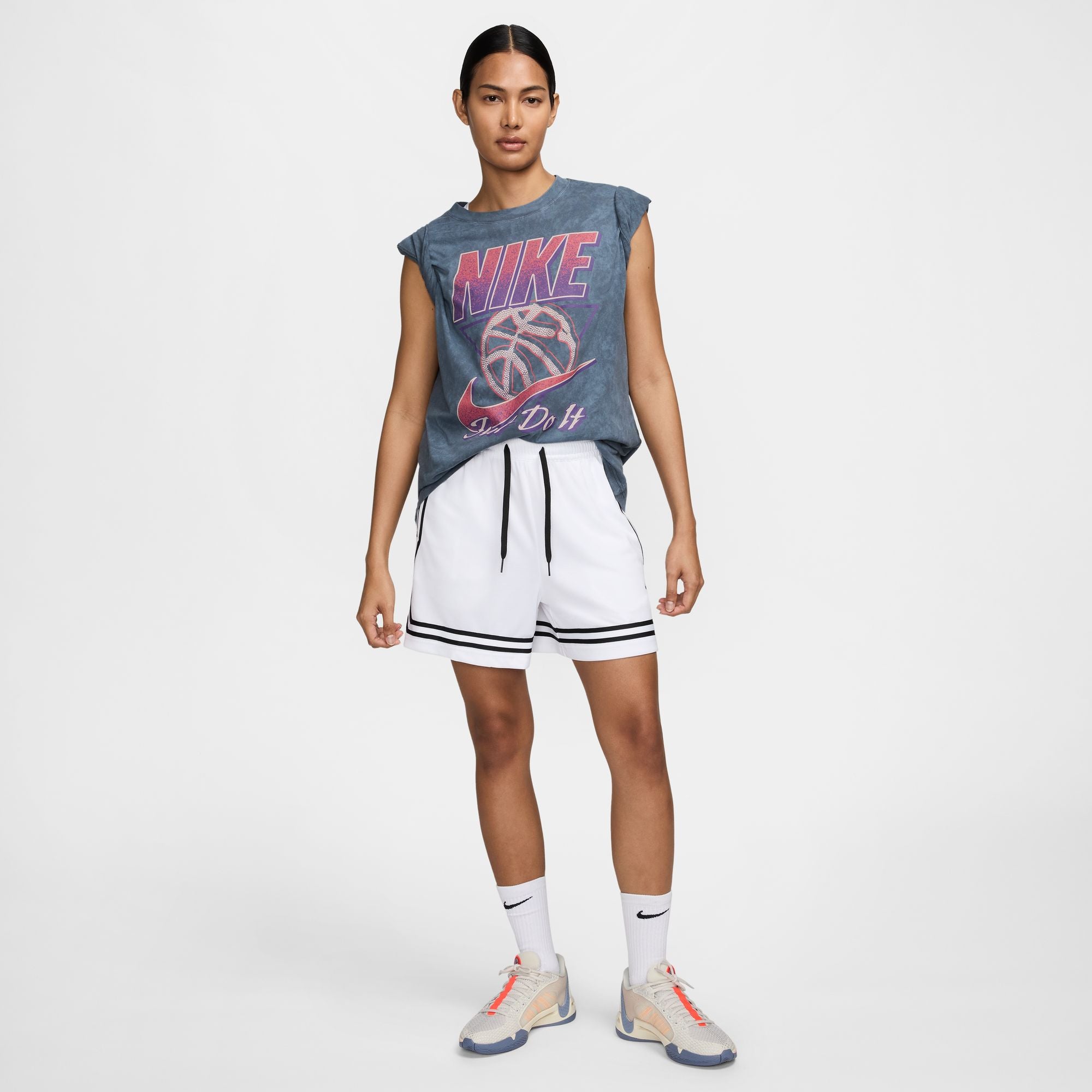 NIKE WOMENS DRI-FIT CROSSOVER 5IN SHORT