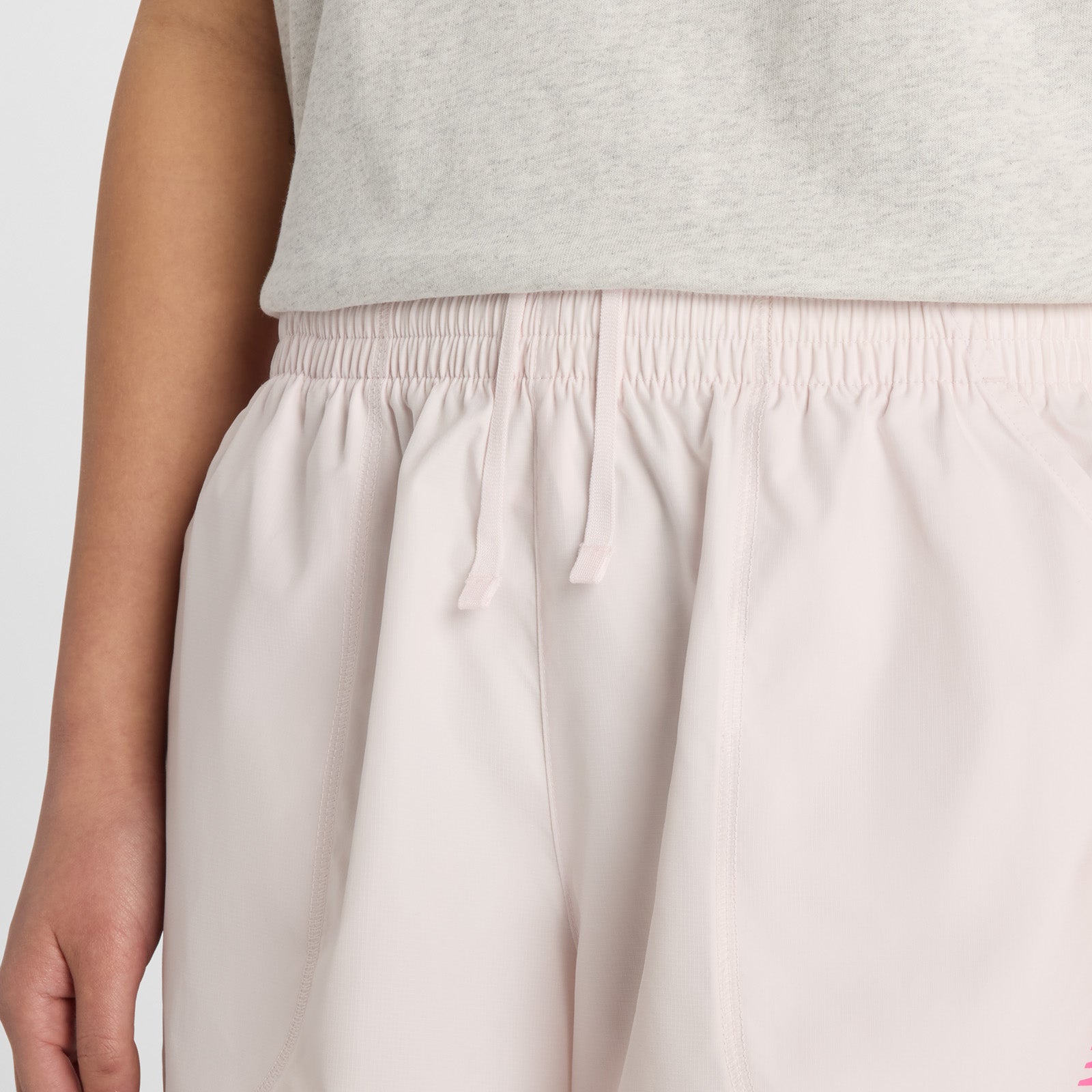 NEW BALANCE WOMENS TRACKSIDE WOVEN SHORT