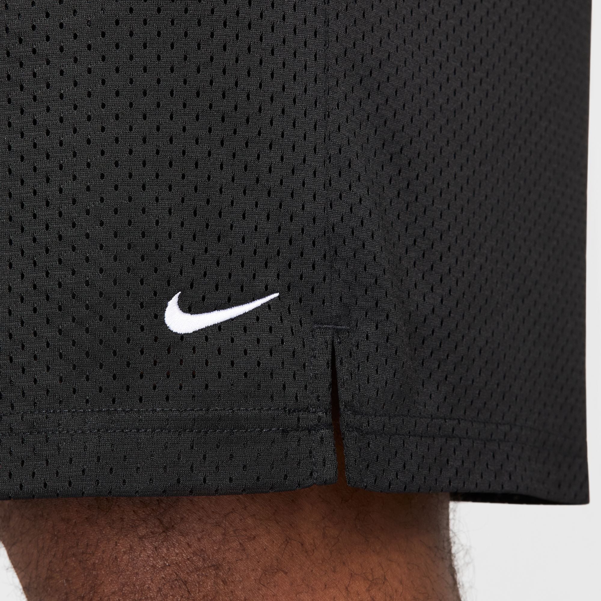 NIKE MENS DRI-FIT 5IN MESH SHORT