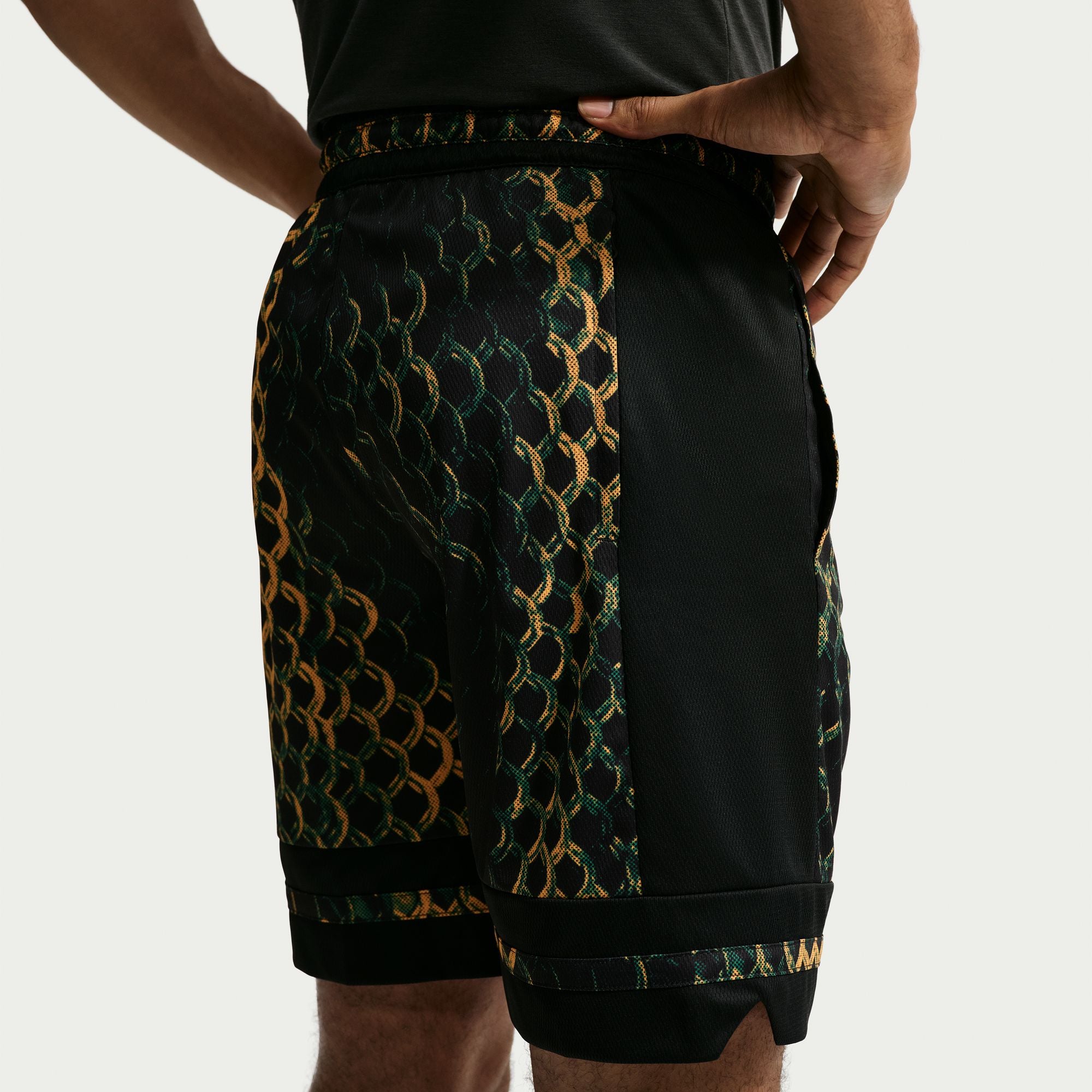 NIKE MENS DRI-FIT 8" CLASSIC SHORT