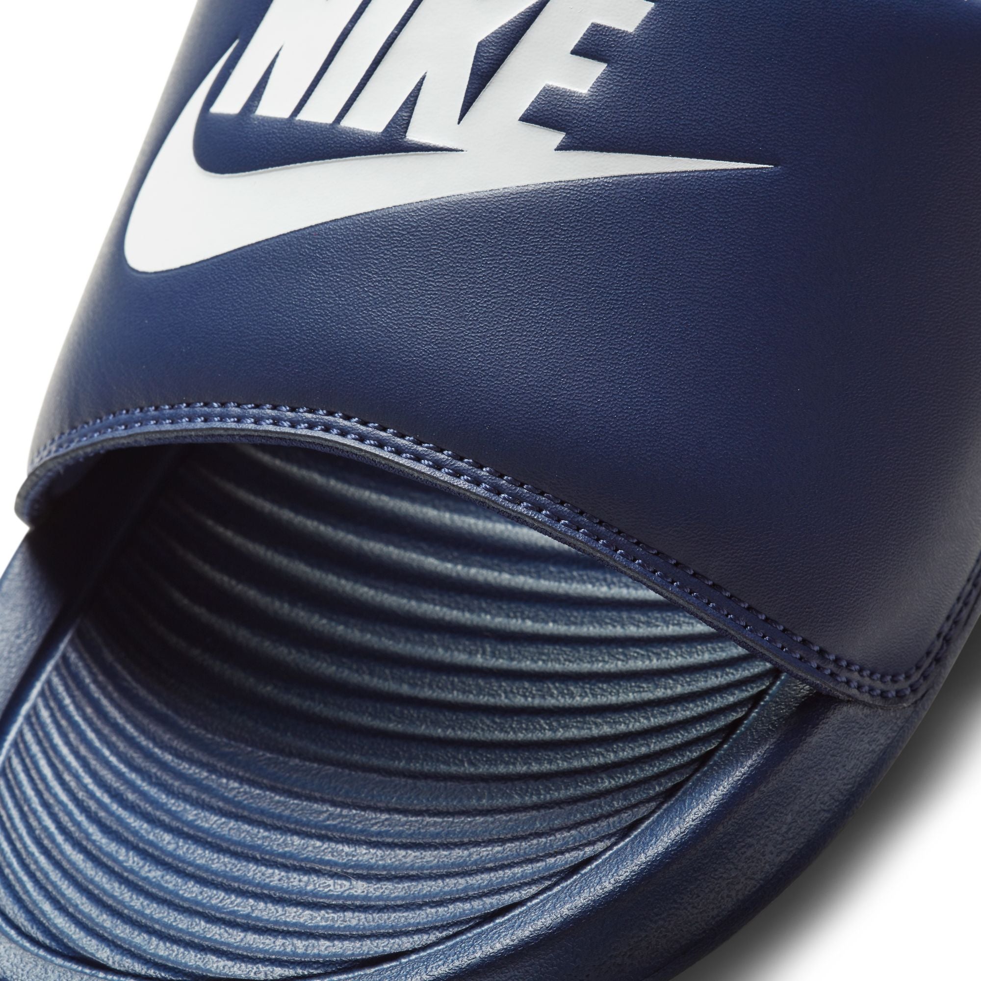 NIKE VICTORI ONE SLIDE