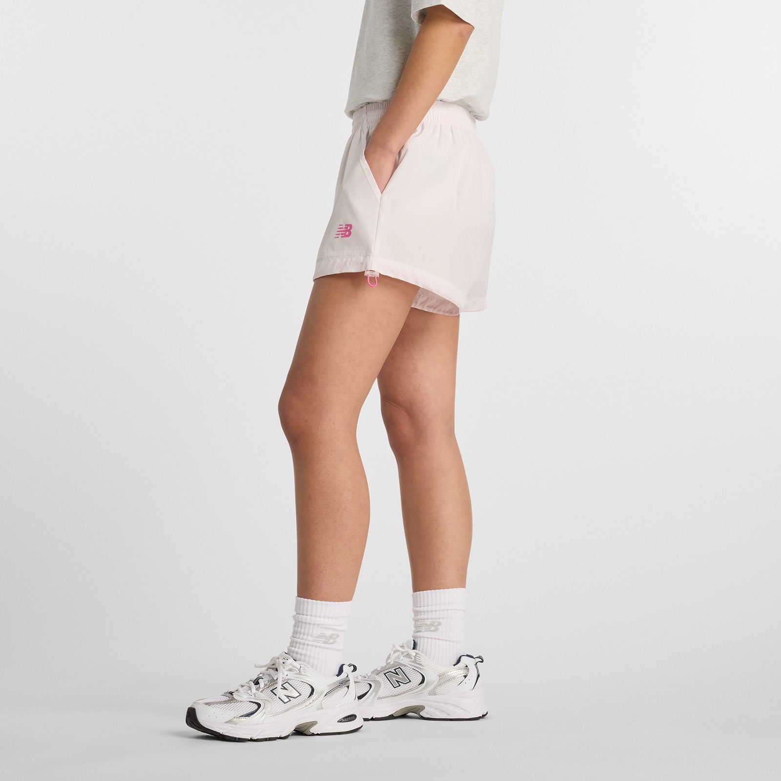 NEW BALANCE WOMENS TRACKSIDE WOVEN SHORT