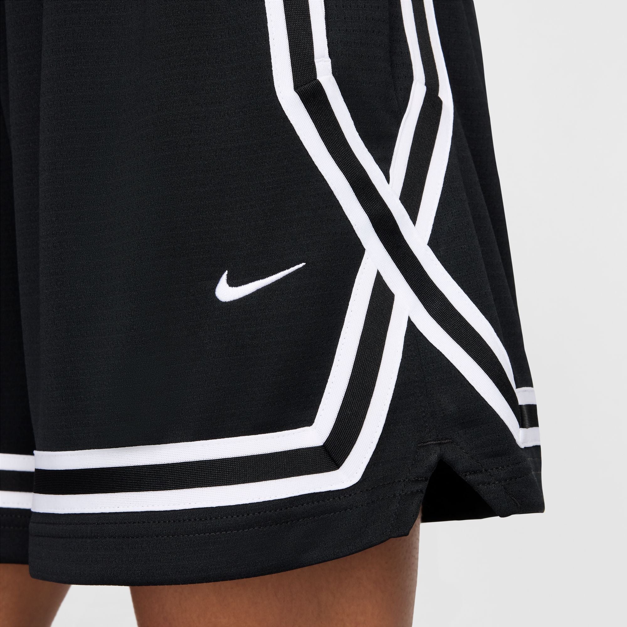 NIKE WOMENS DRI-FIT CROSSOVER 5IN SHORT