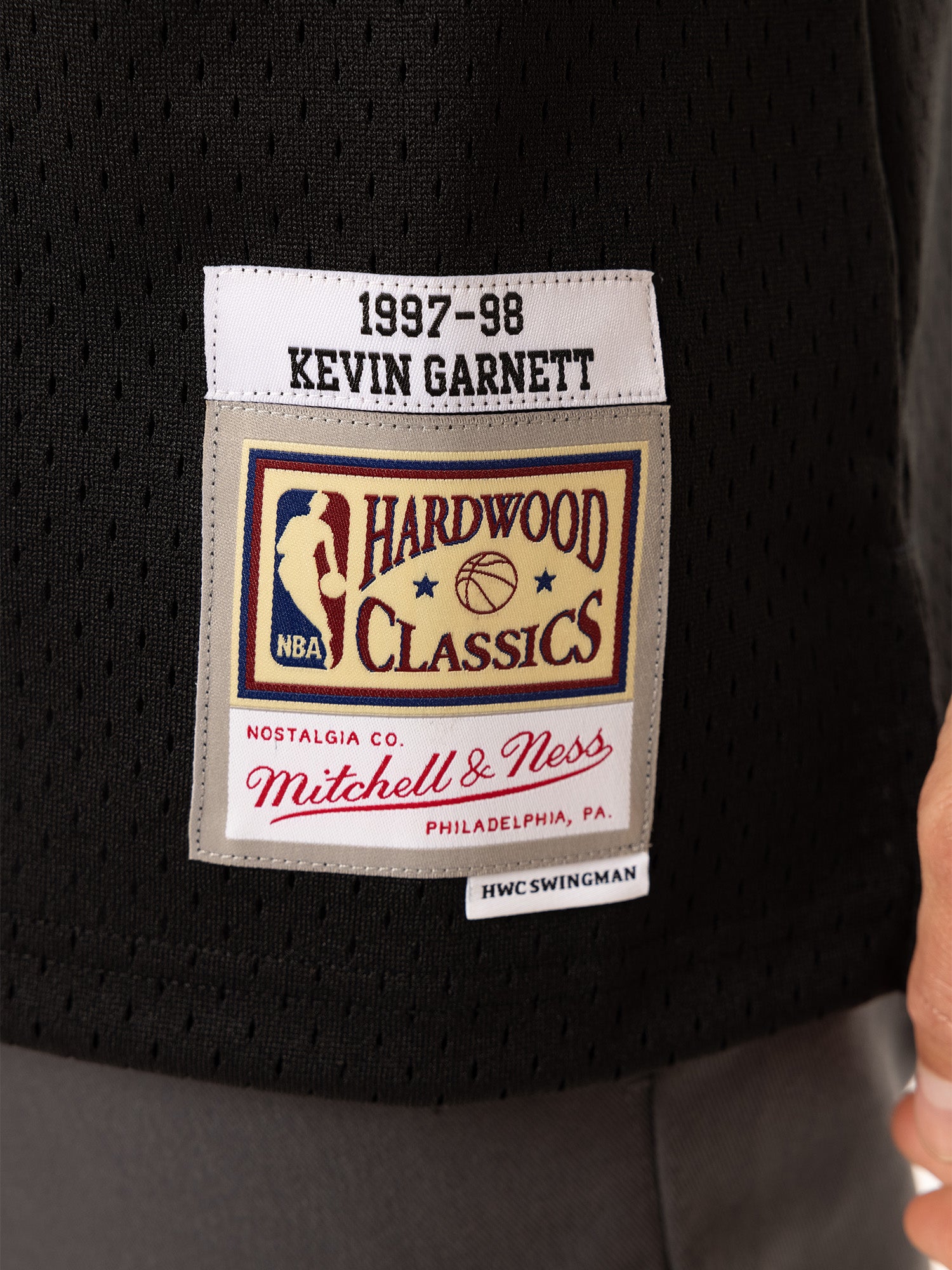 MITCHELL & NESS 97-98 ROAD TIMBERWOLVES SWINGMAN JERSEY - GARNETT