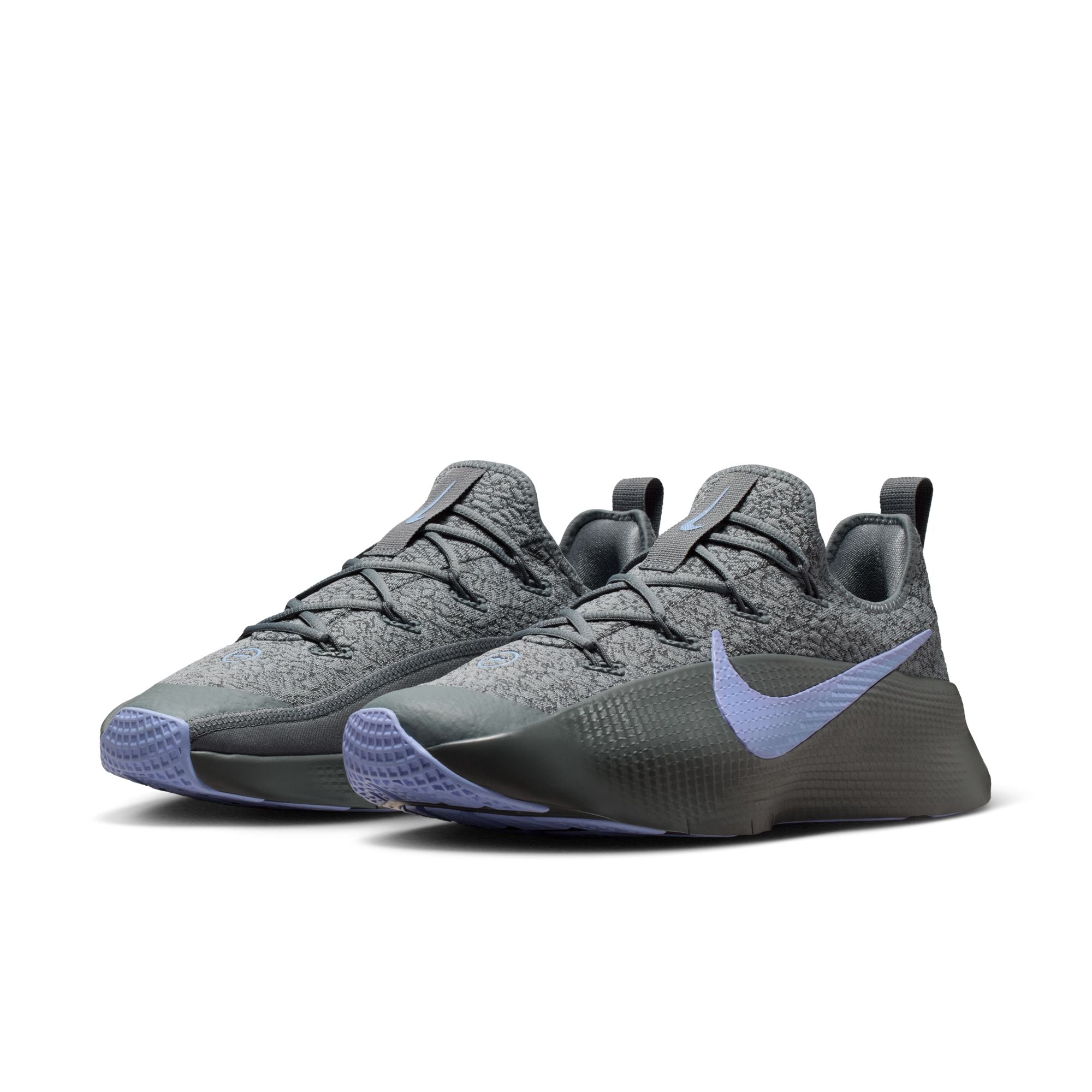 NIKE LEBRON TR 1