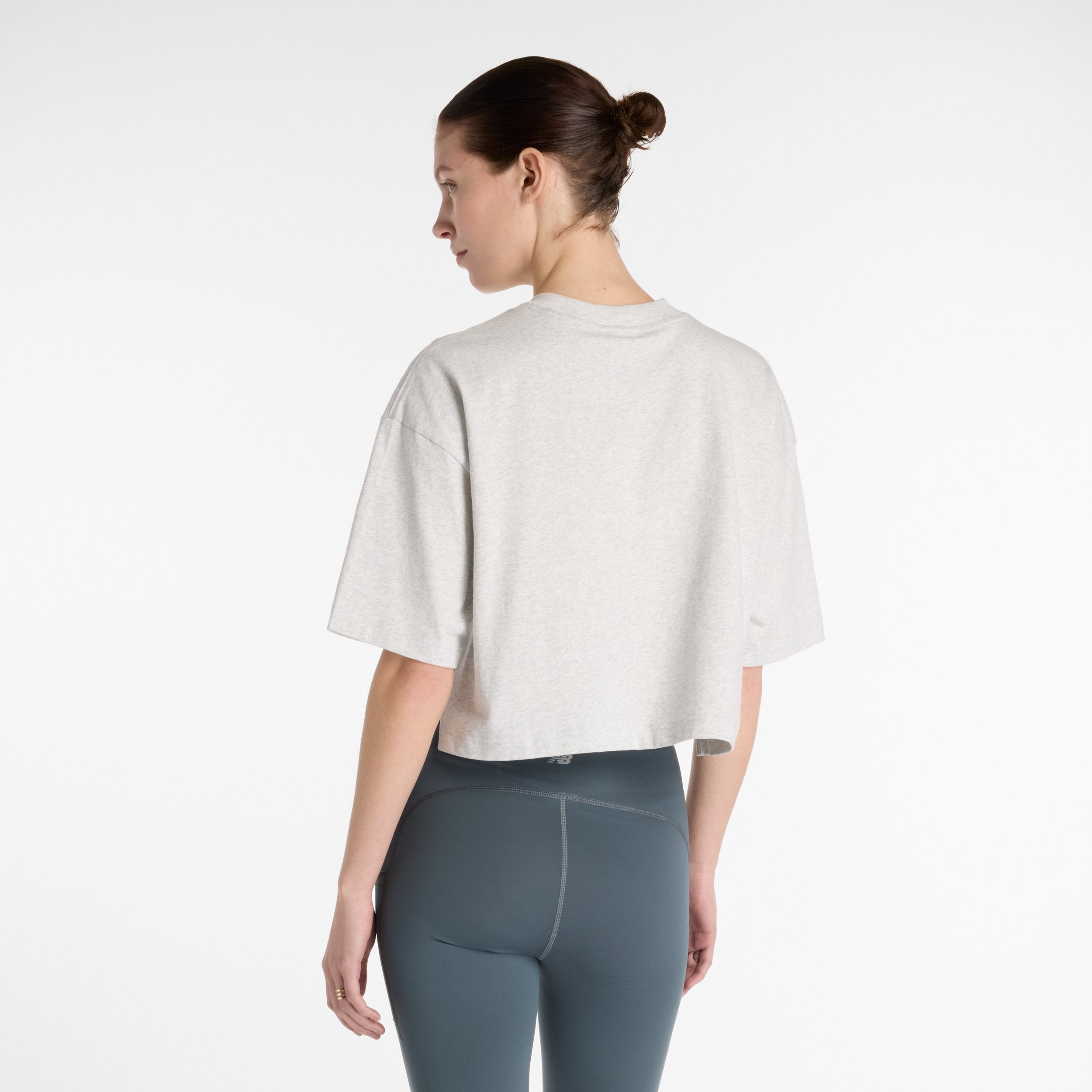 NEW BALANCE ATHLETICS PREMIUM CHEST LOGO CROPPED T-SHIRT- AHH