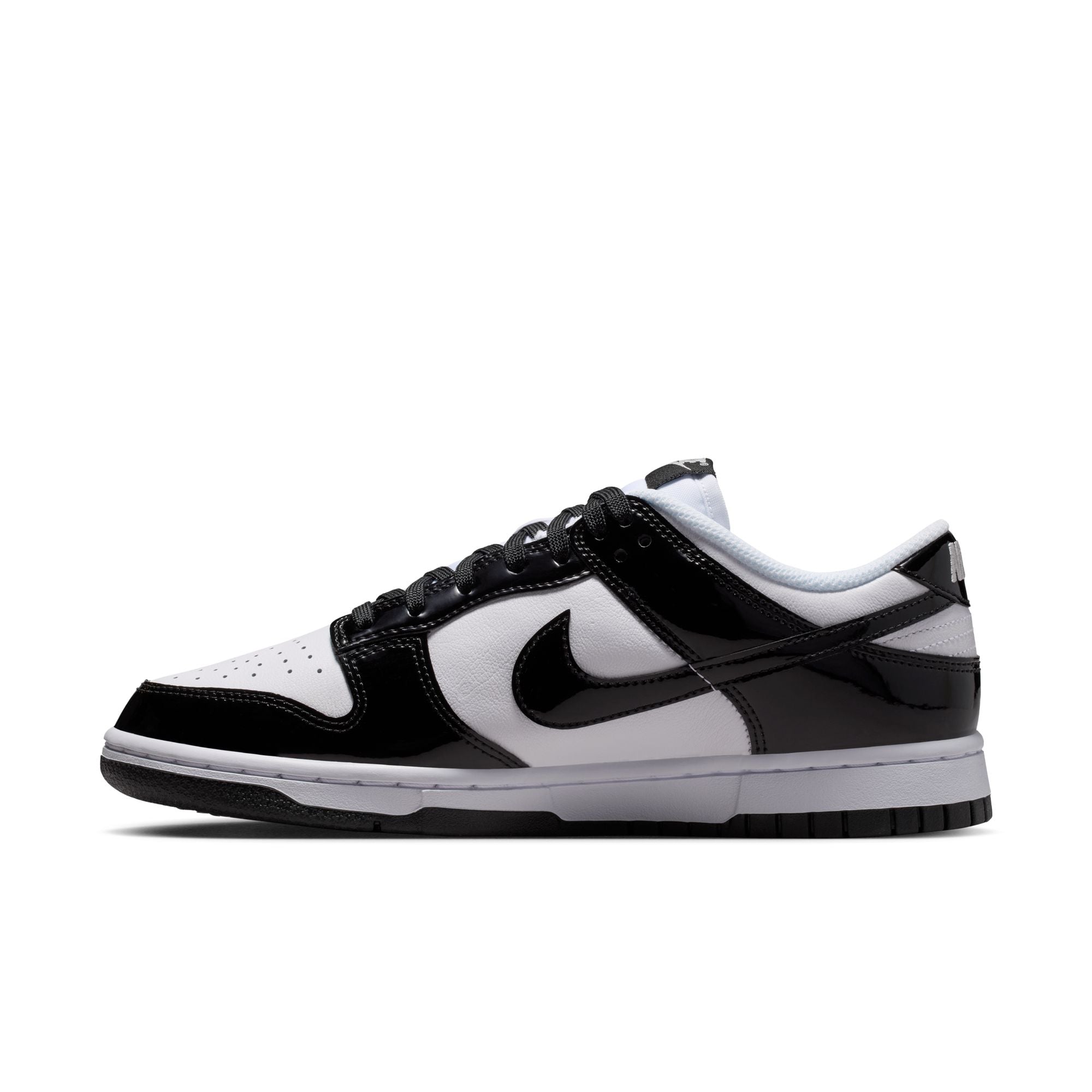 NIKE WOMENS DUNK LOW SE STREET1