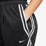 NIKE WOMENS DRI-FIT CROSSOVER 5IN SHORT