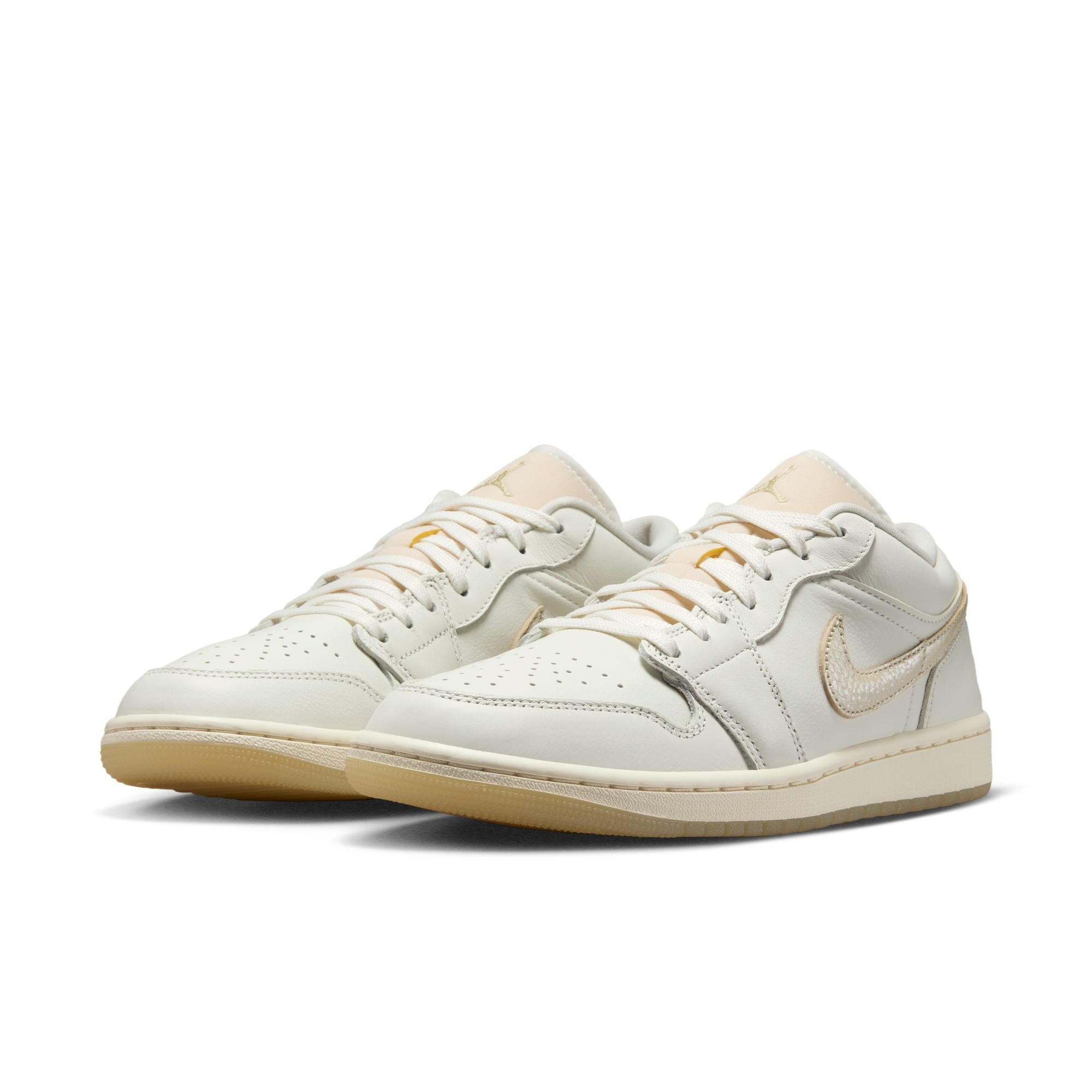 AIR JORDAN WOMENS 1 LOW SE