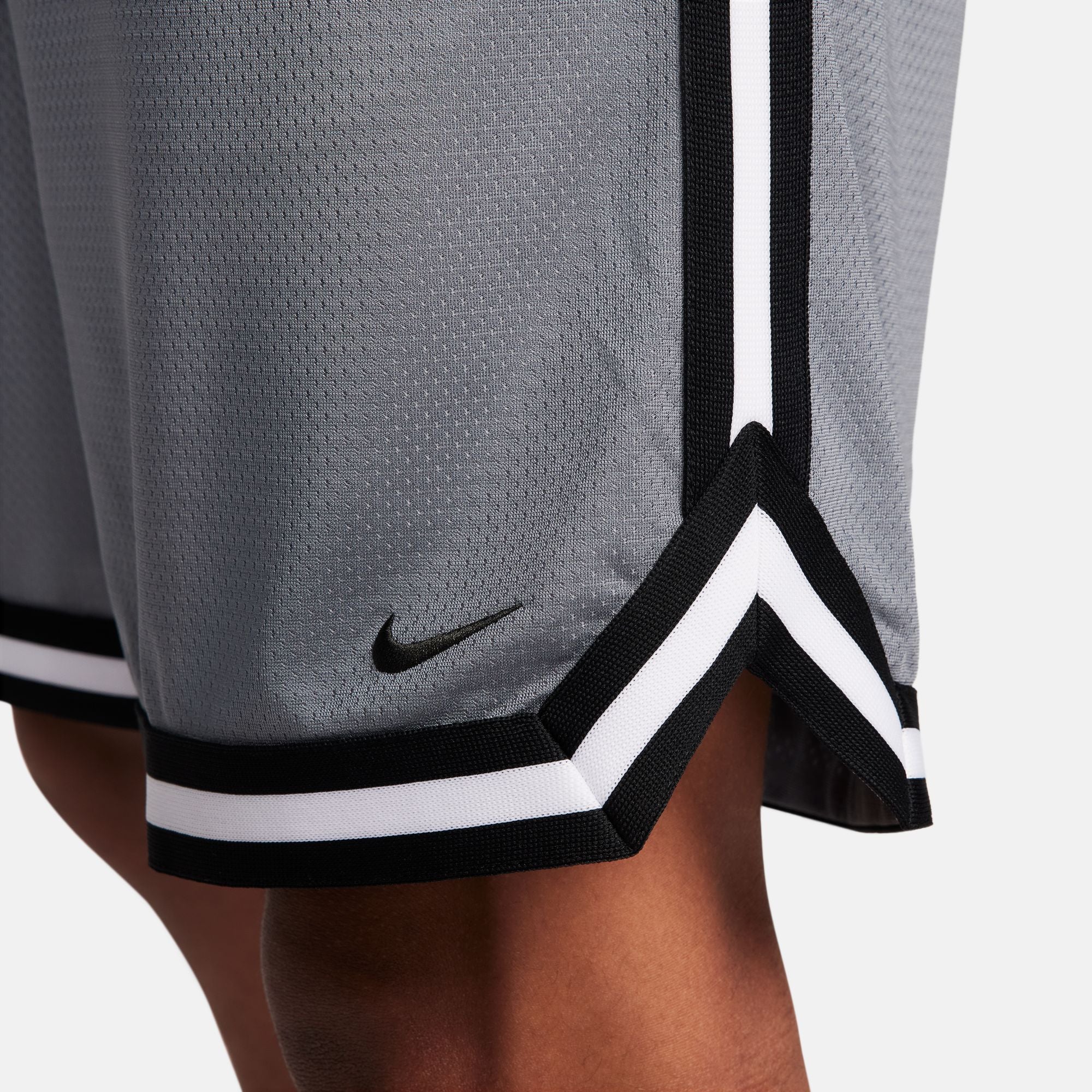NIKE MENS DRI-FIT DNA 8" SHORT