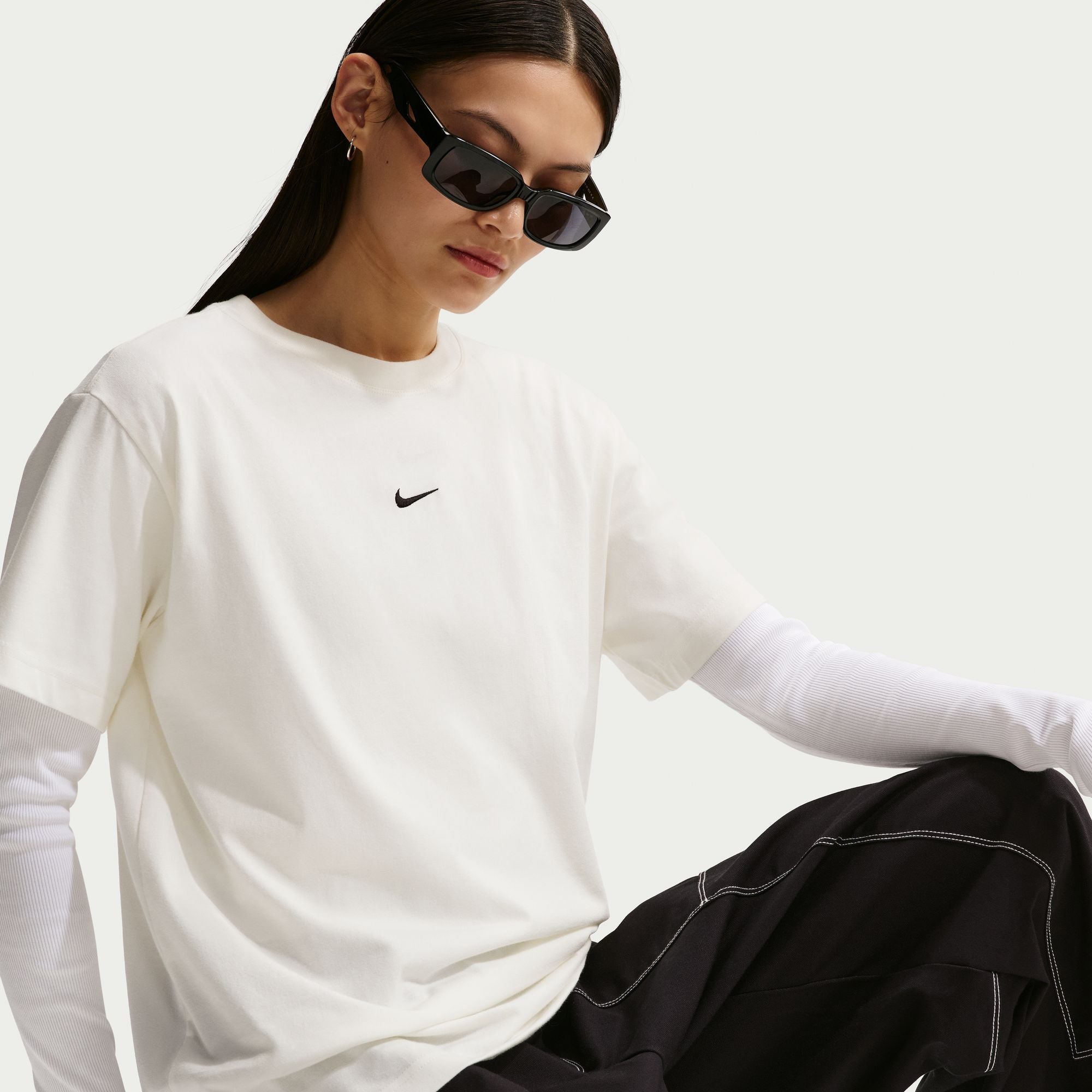 NIKE WOMENS CLASSIC SHORT SLEEVE TEE