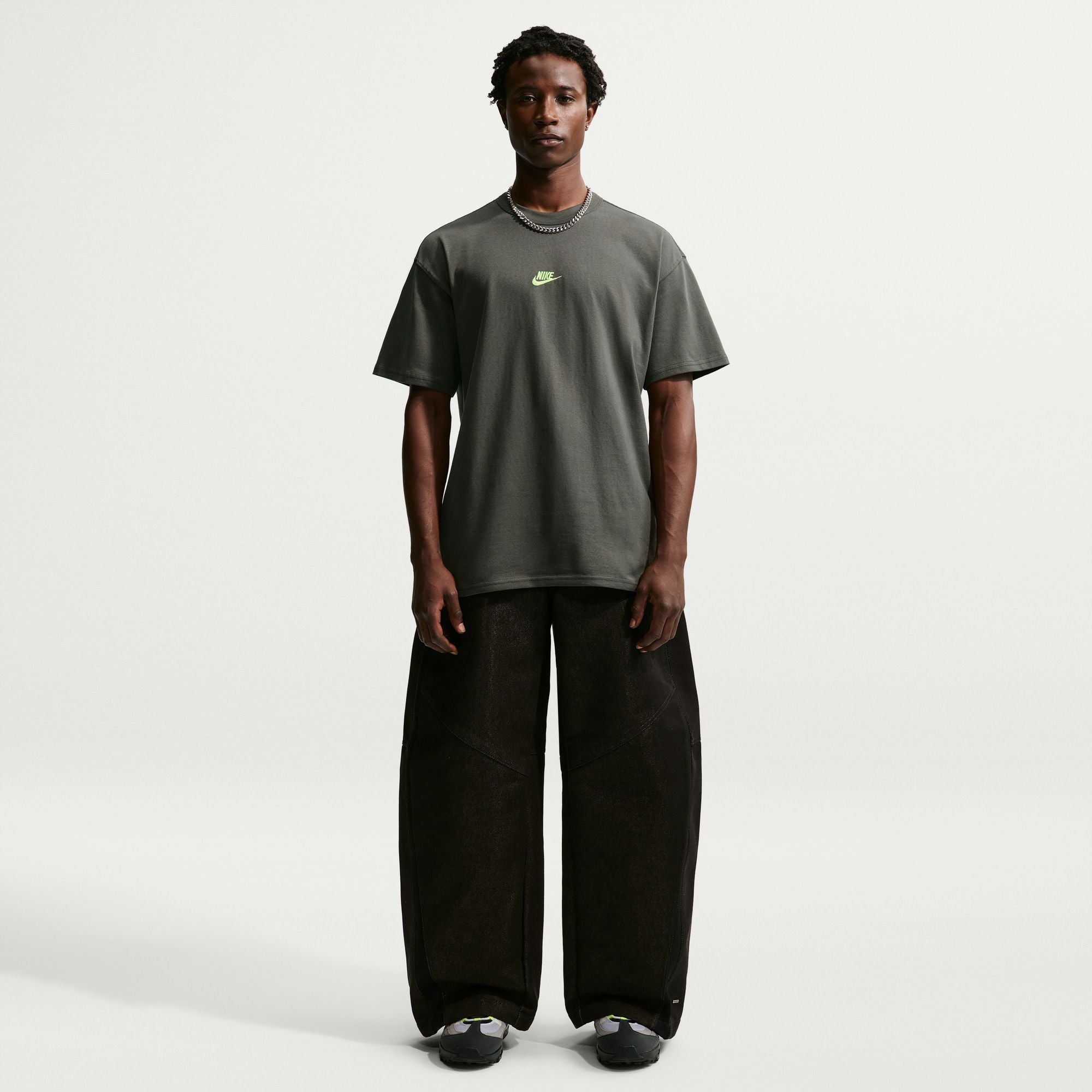 NIKE MENS LOOSE PREMIUM ESSENTIAL TEE