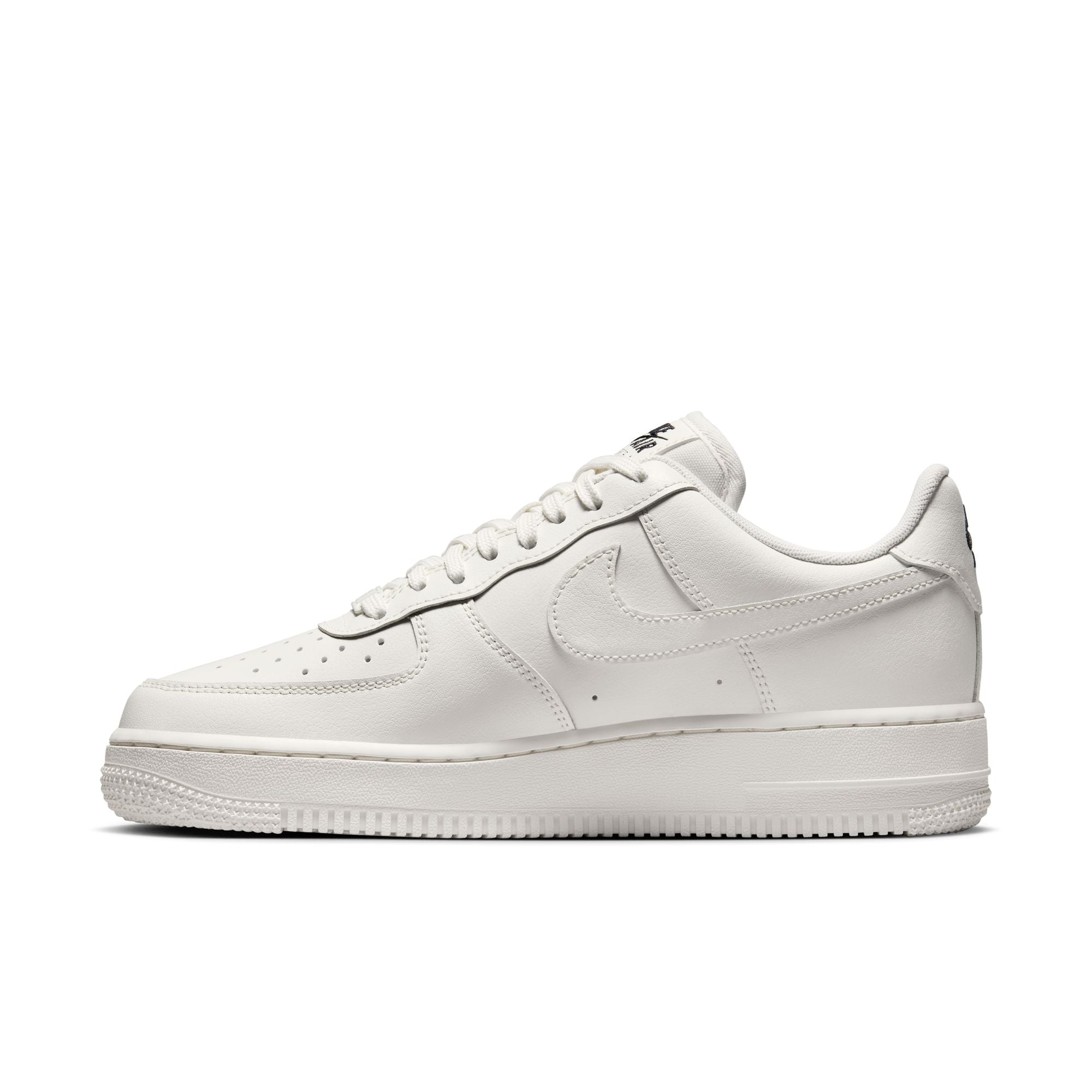 NIKE WOMENS AIR FORCE 1 '07 ESSENTIAL