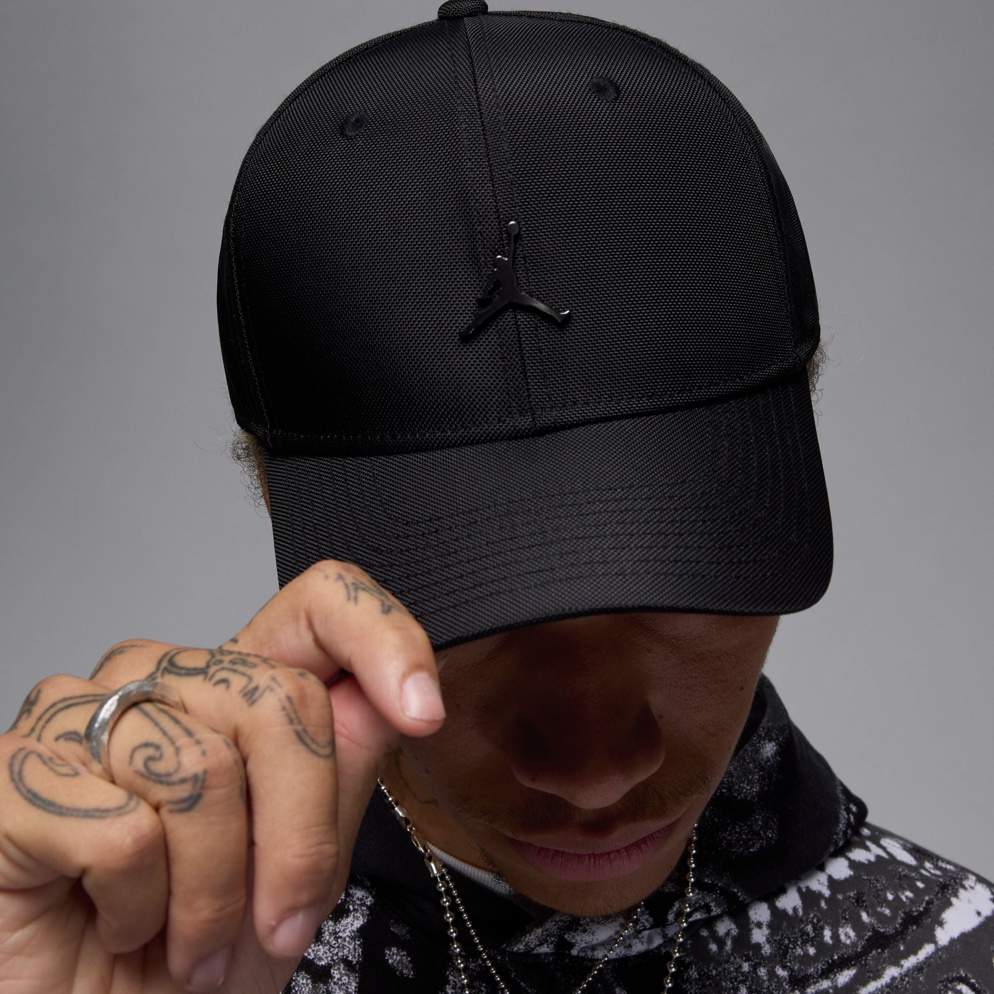JORDAN UNISEX METAL JUMPMAN RISE CAP