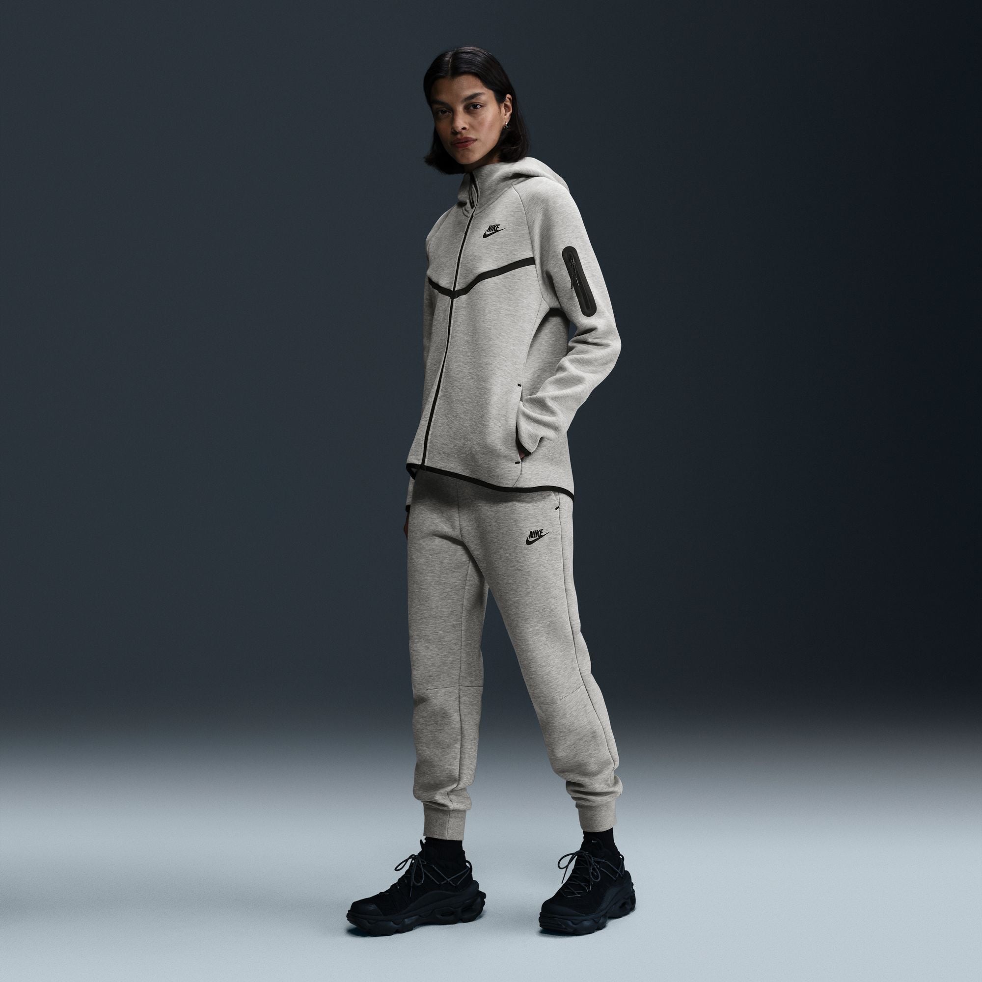 NIKE WOMENS TECH FLEECE JOGGER