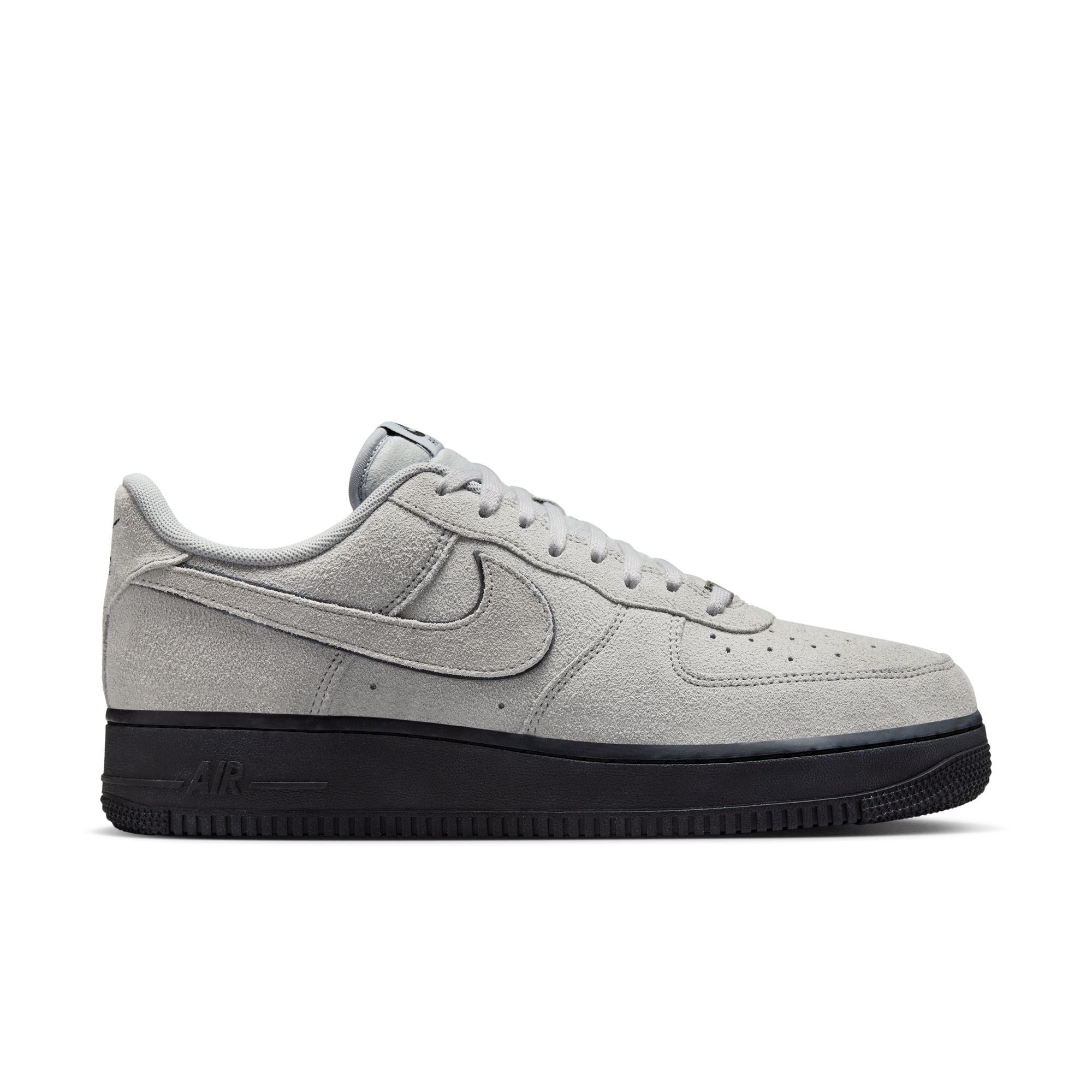 NIKE AIR FORCE 1 '07 LV8