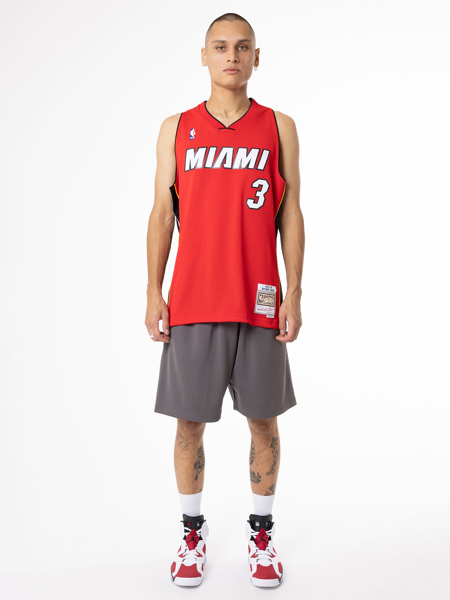 MITCHELL & NESS SWINGMAN JERSEY HEAT WADE 05-06 ROAD