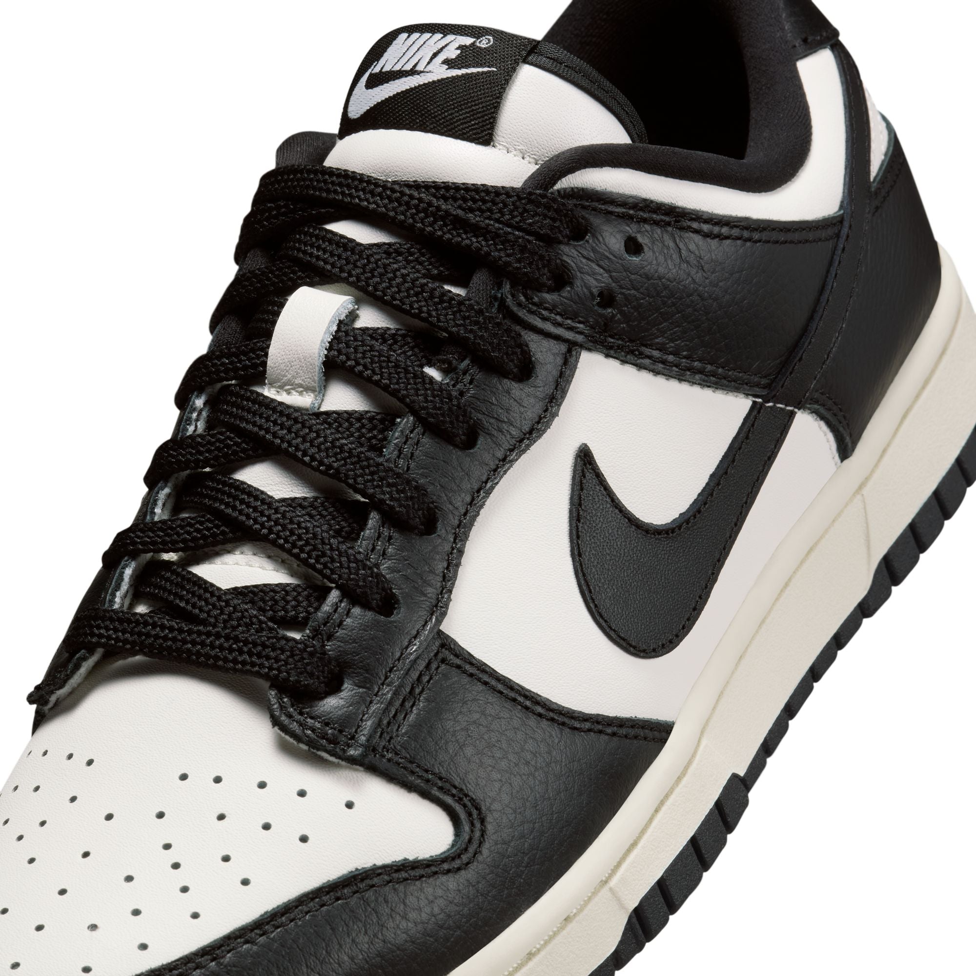 NIKE WOMENS DUNK LOW SE