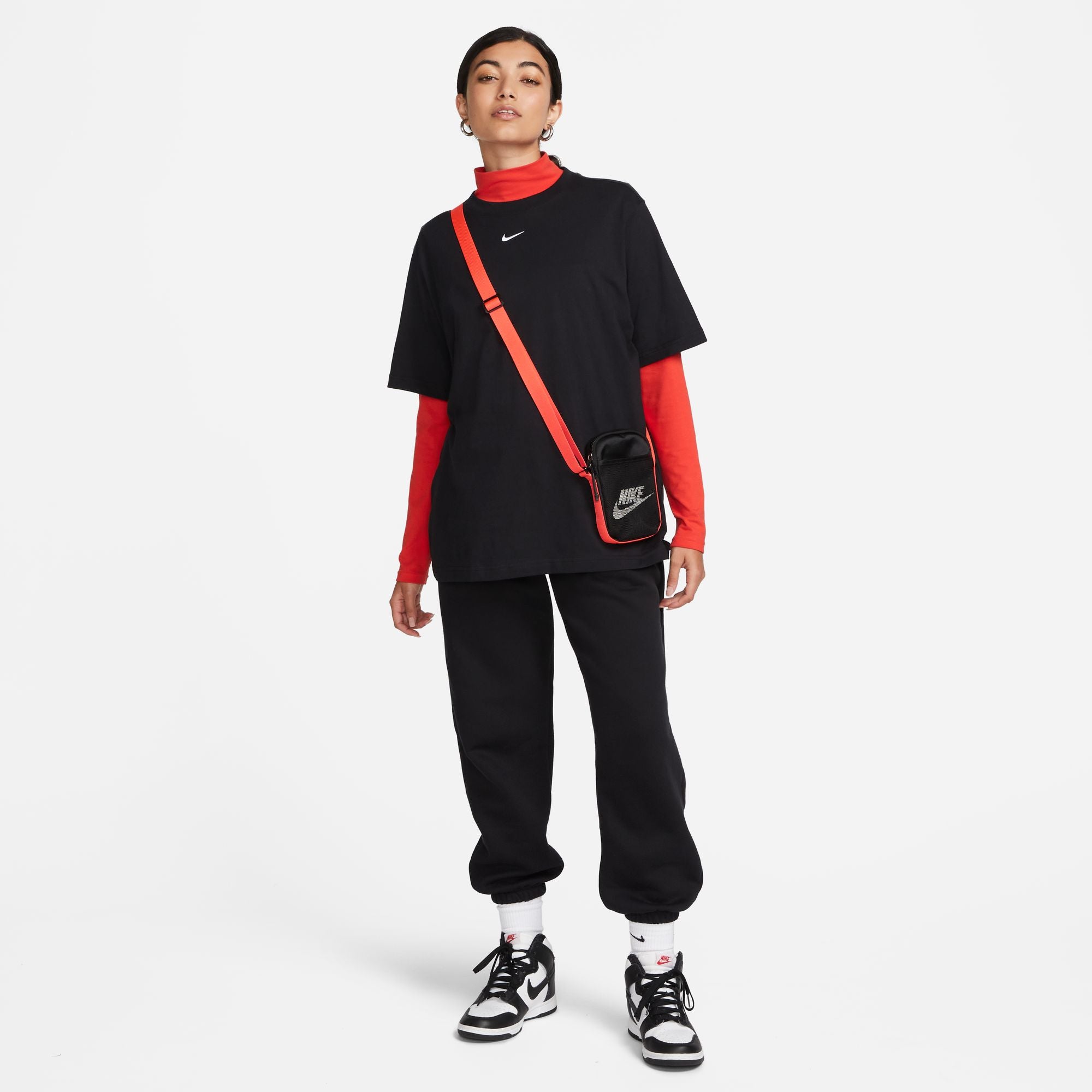 NIKE WOMENS ESSENTIAL TEE