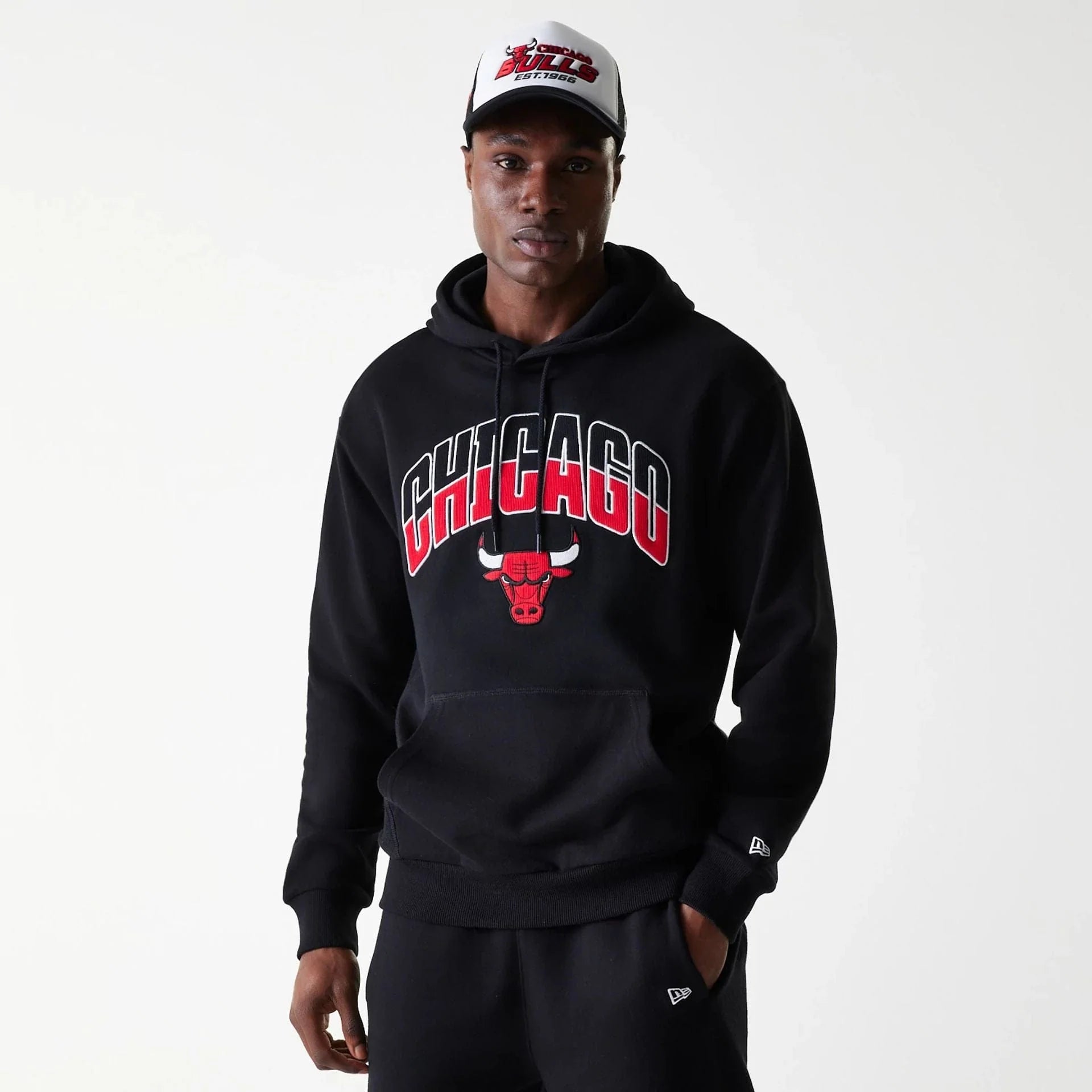 NEW ERA NBA ARCH GRAPHIC HOODIE CHICAGO BULLS