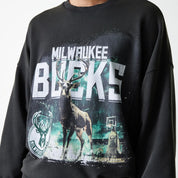 NEW ERA NBA WASHED GRAPHIC CREW MILWAUKEE BUCKS